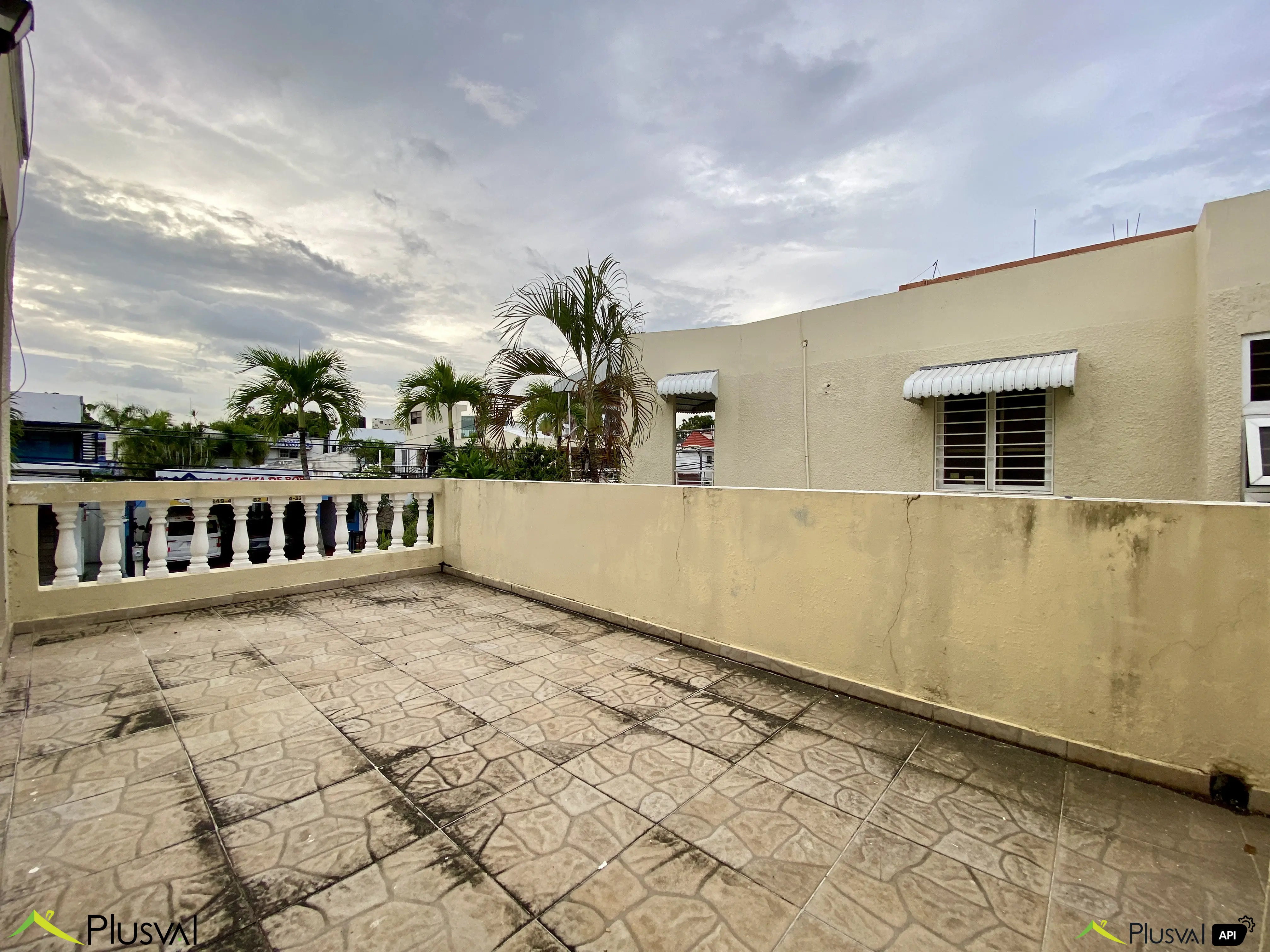 Casa Comercial de Dos Niveles en Alquiler en Urbanización Fernández – Ideal para Oficinas o Negocio 450708