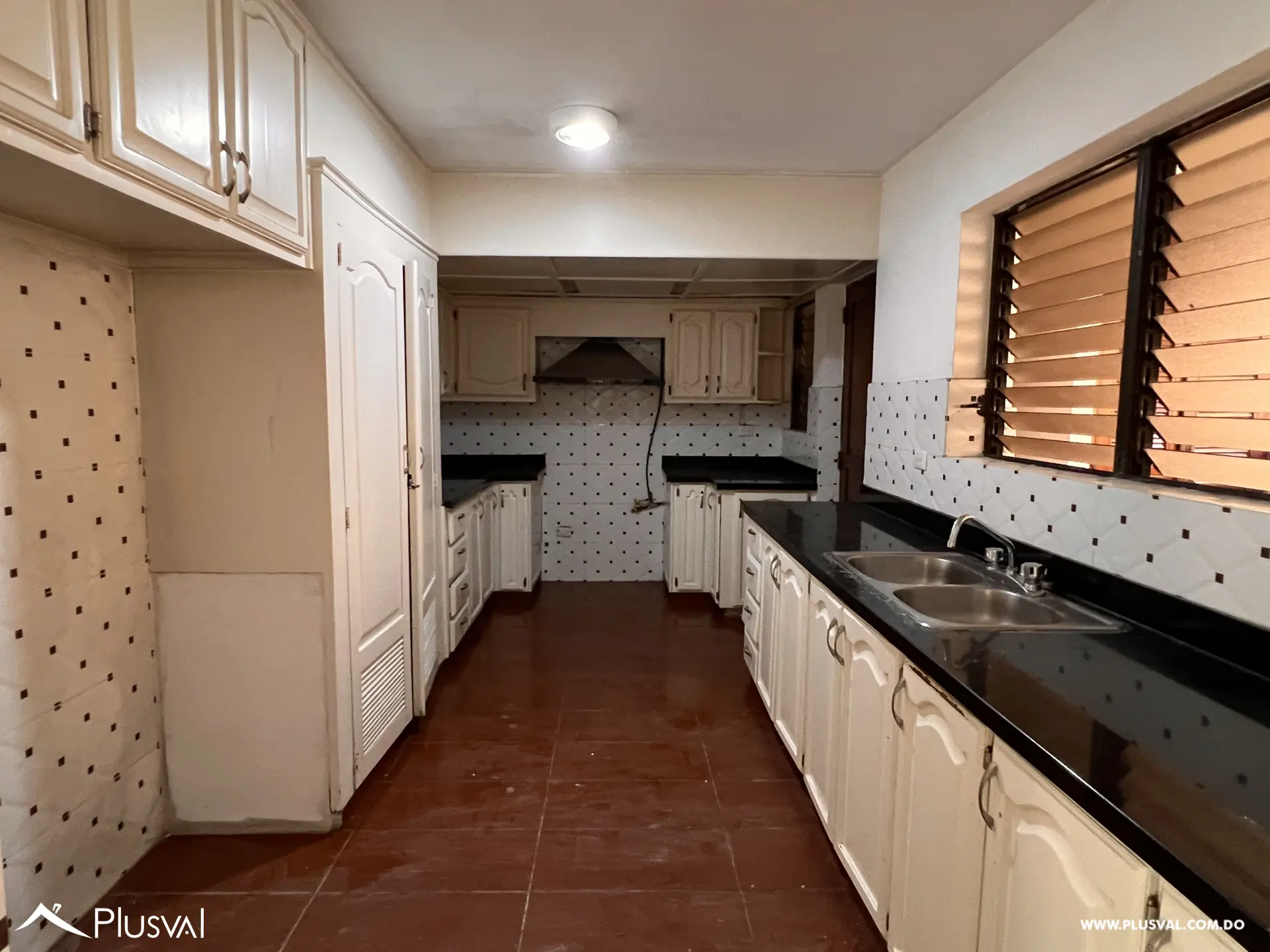 Apartamento muy amplio en Paraíso en Alquiler frente a Agora Mall 512015