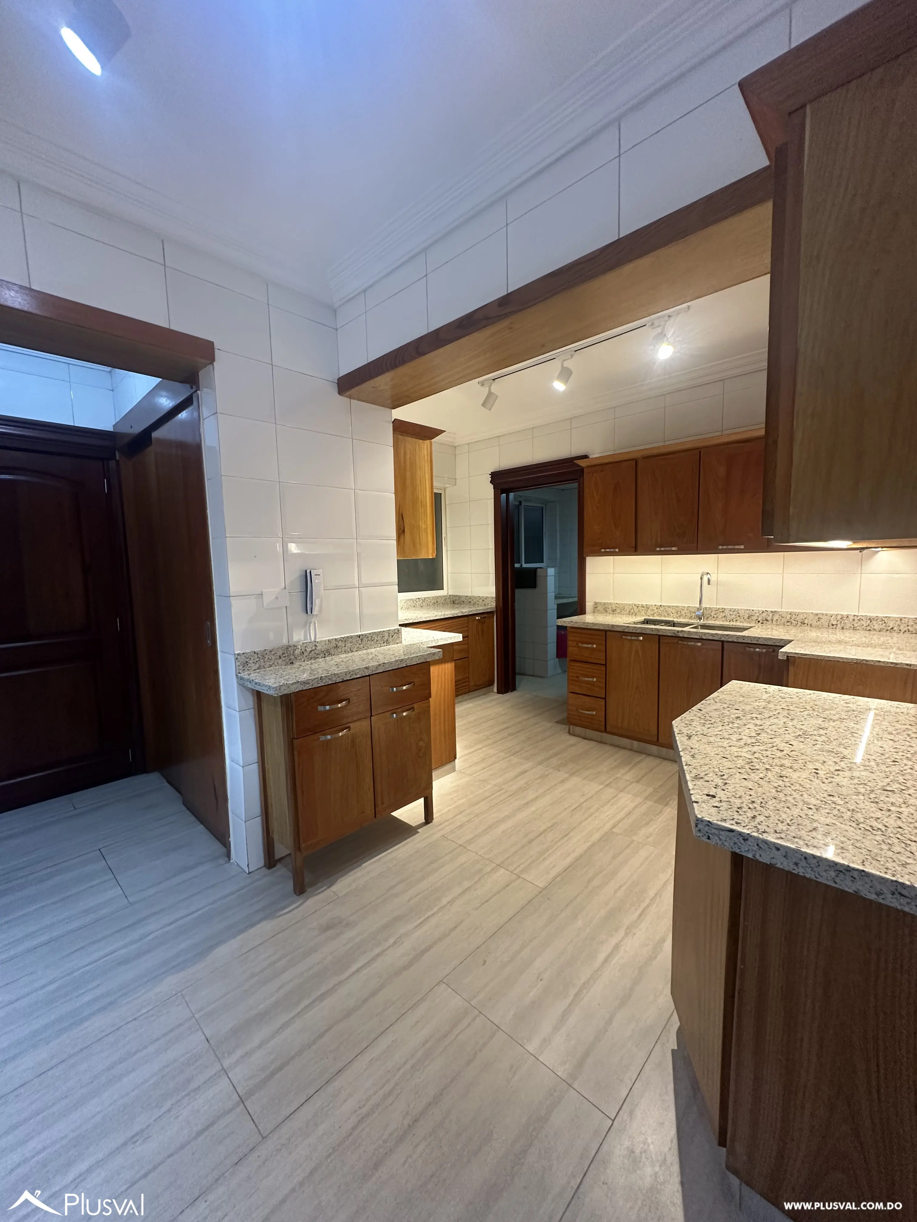Apartamento en alquiler en Naco de 225mts. 519973