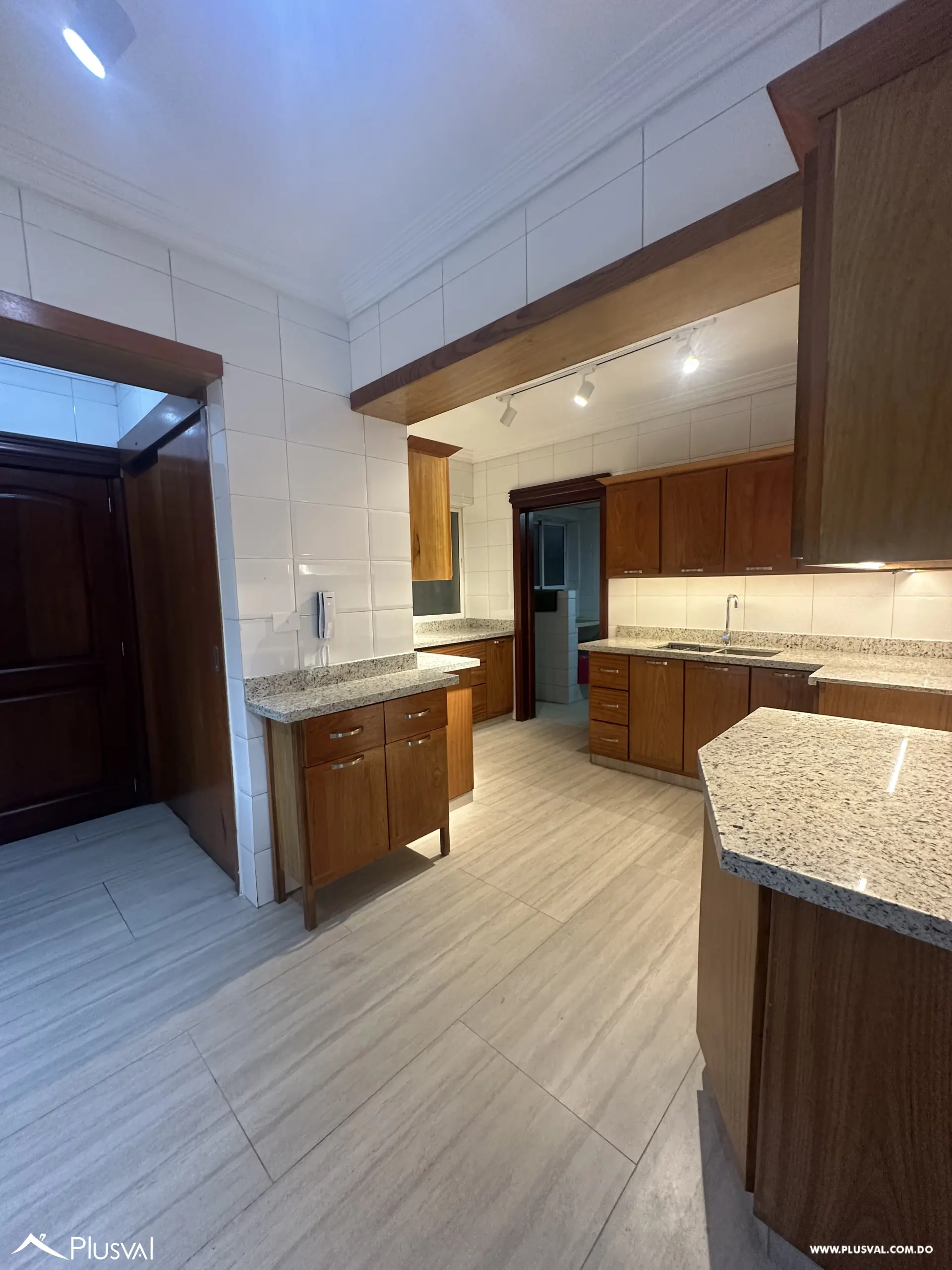 Apartamento en alquiler en Naco de 225mts. 519973