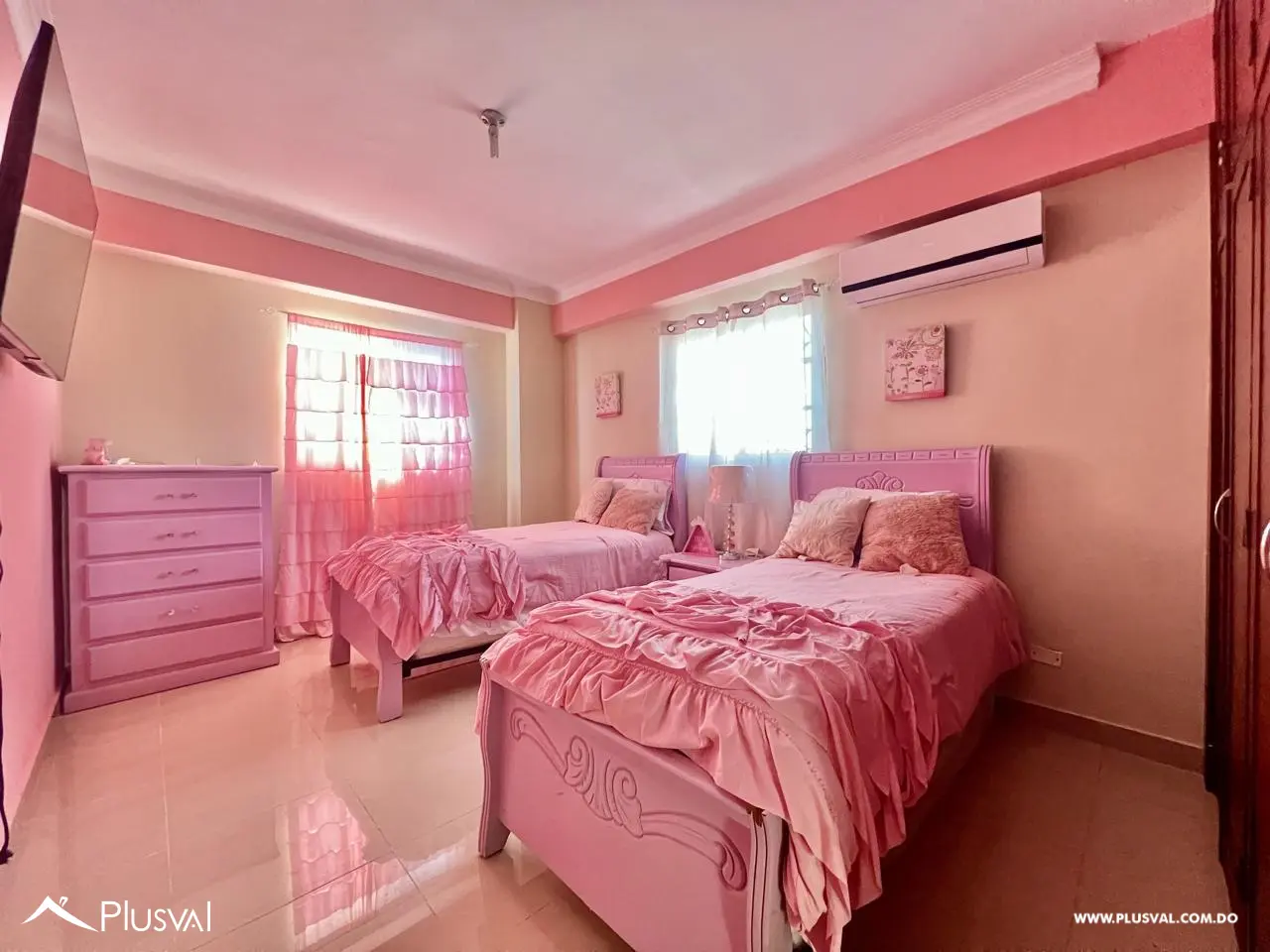 Apartamento en Venta en Ensanche Ozama con Cocina Remodelada y Amplio Balcón 479331