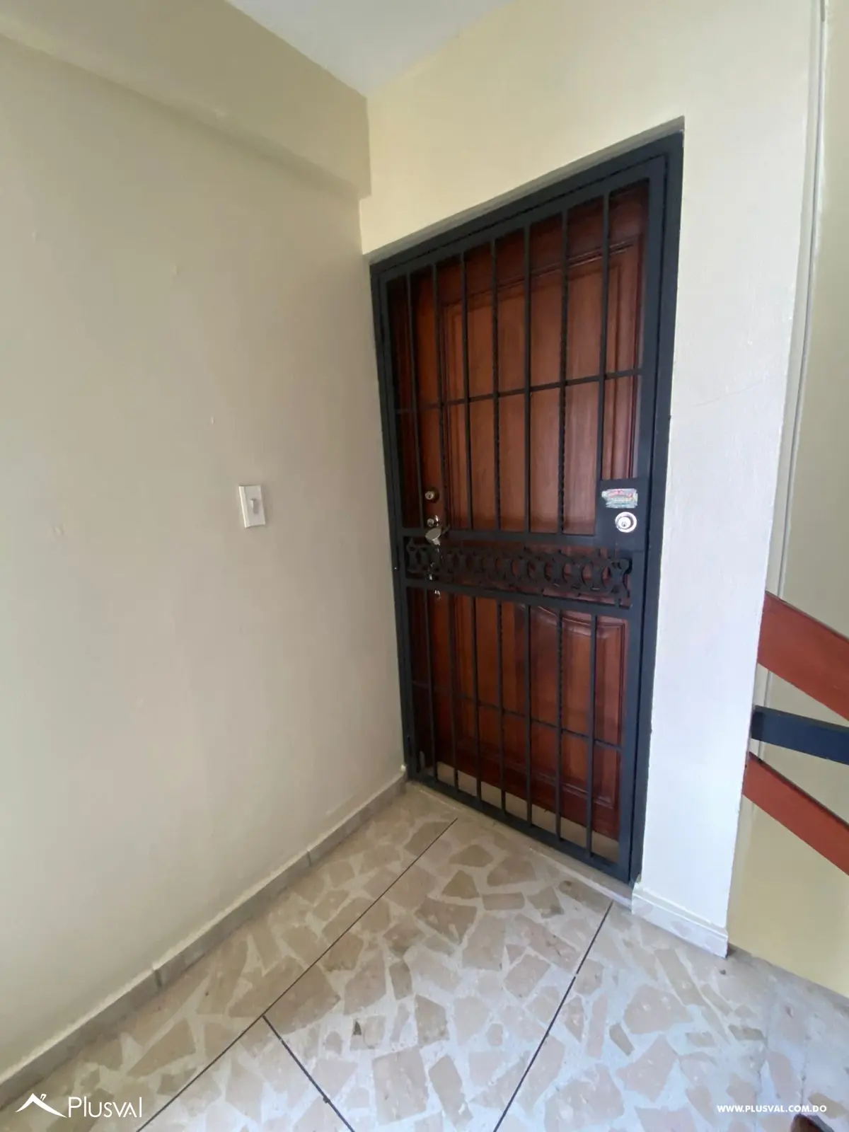 Apartamento en 3er Nivel Espacioso y en Alquiler en la Esmeralda, Santiago de los Caballeros 485352