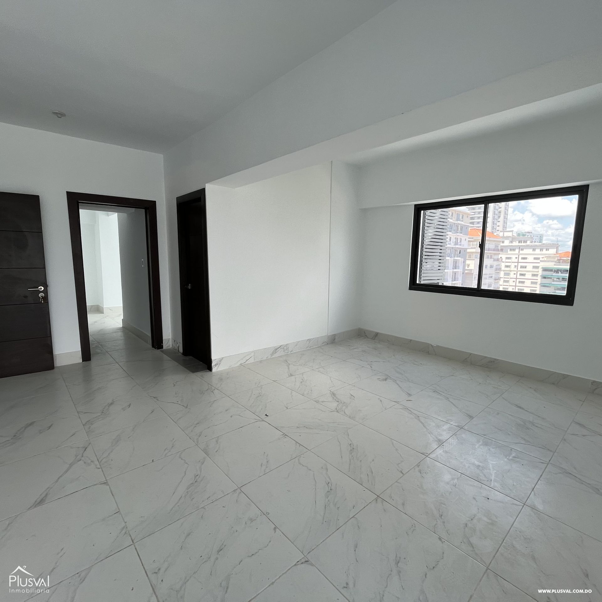 Apartamento con  vista despejada en venta, en el sector Serralles. 460460