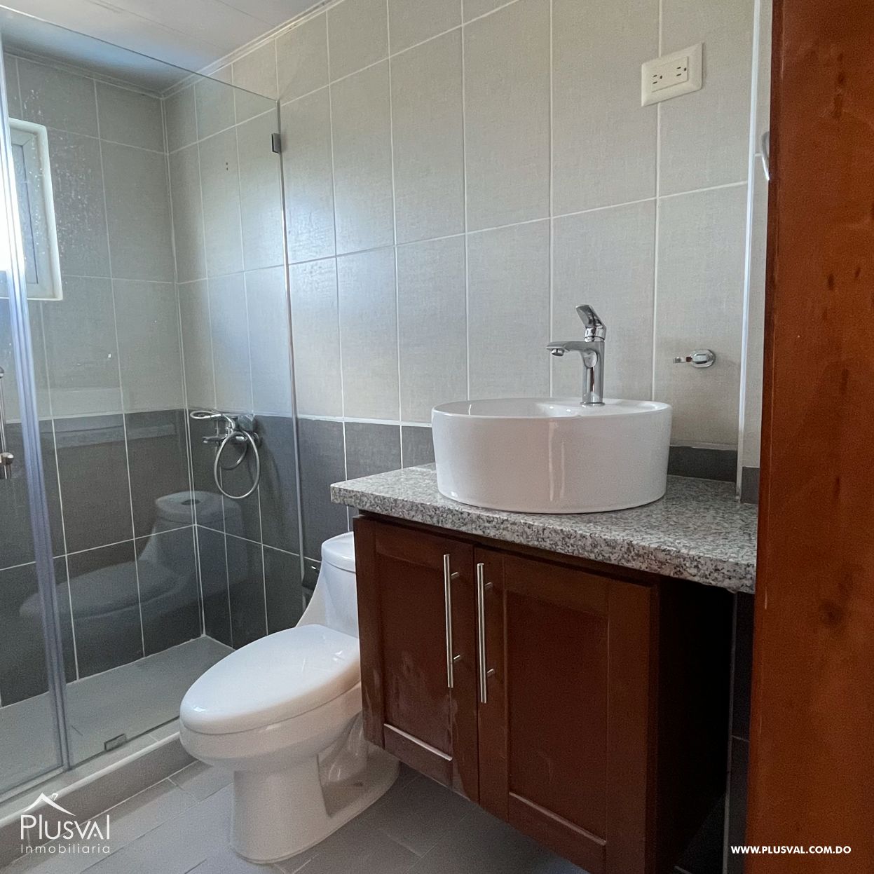 Amplio Apartamento en Venta en Proyecto Privado un 6to nivel con disponibilidad de la azotea. 418438