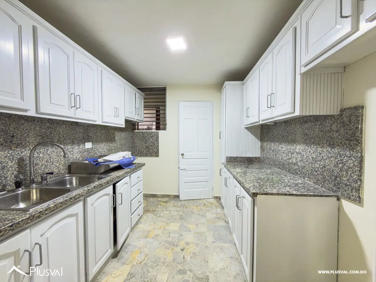 Apartamento en Alquiler con Terraza Privada Techada en Naco 510282