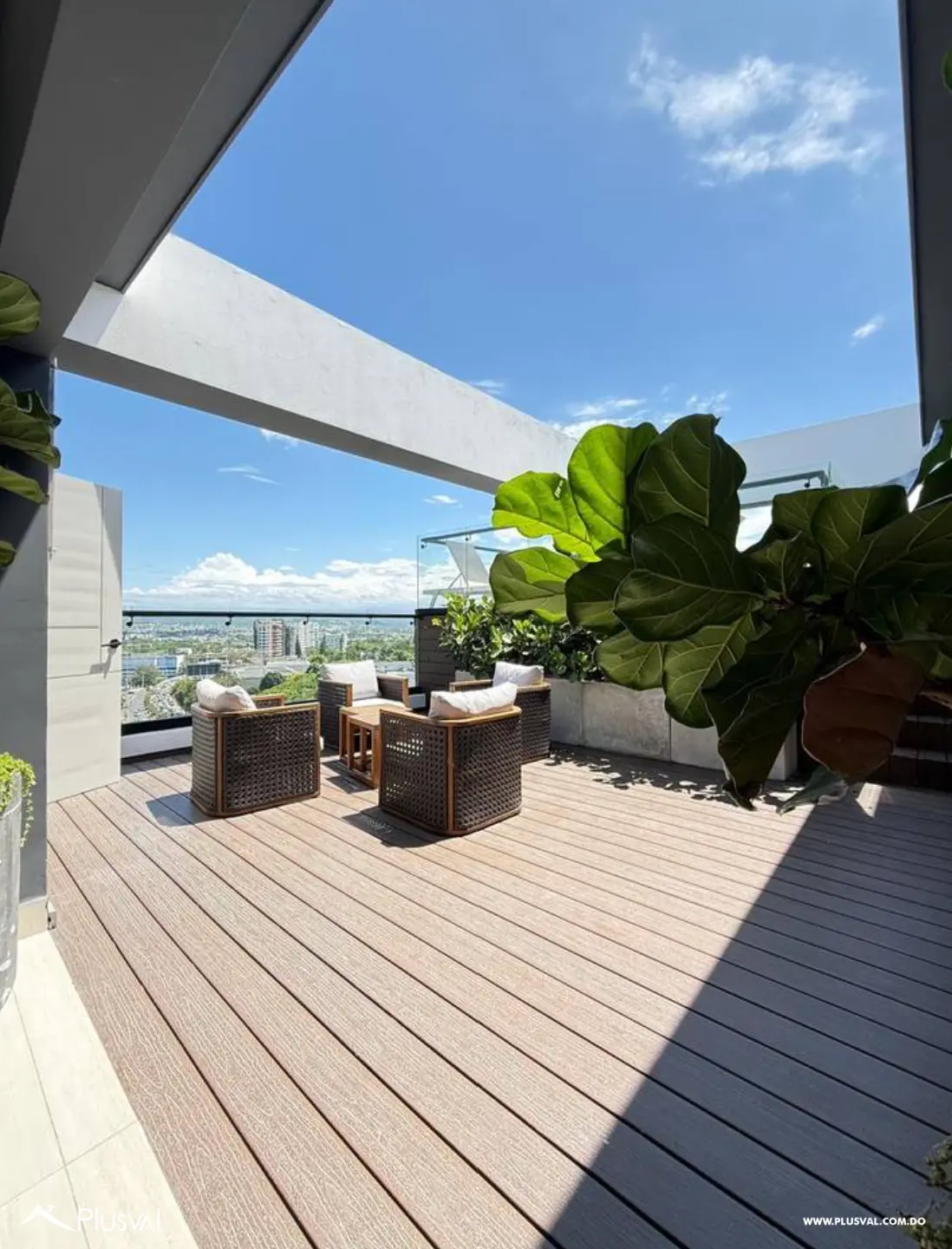 Apartamento Amueblado de Lujo en La Esmeralda con Vistas Panorámicas a Santiago. 523033