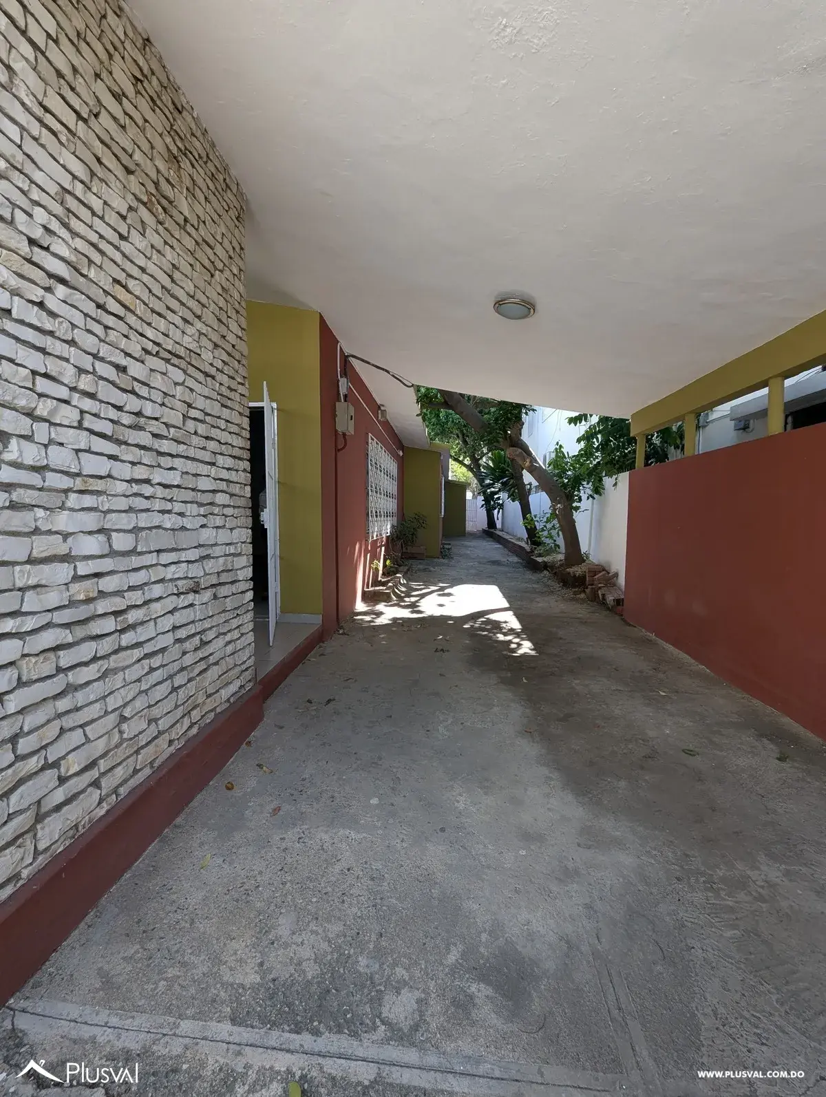 Se alquila casa para fines comerciales. 502719