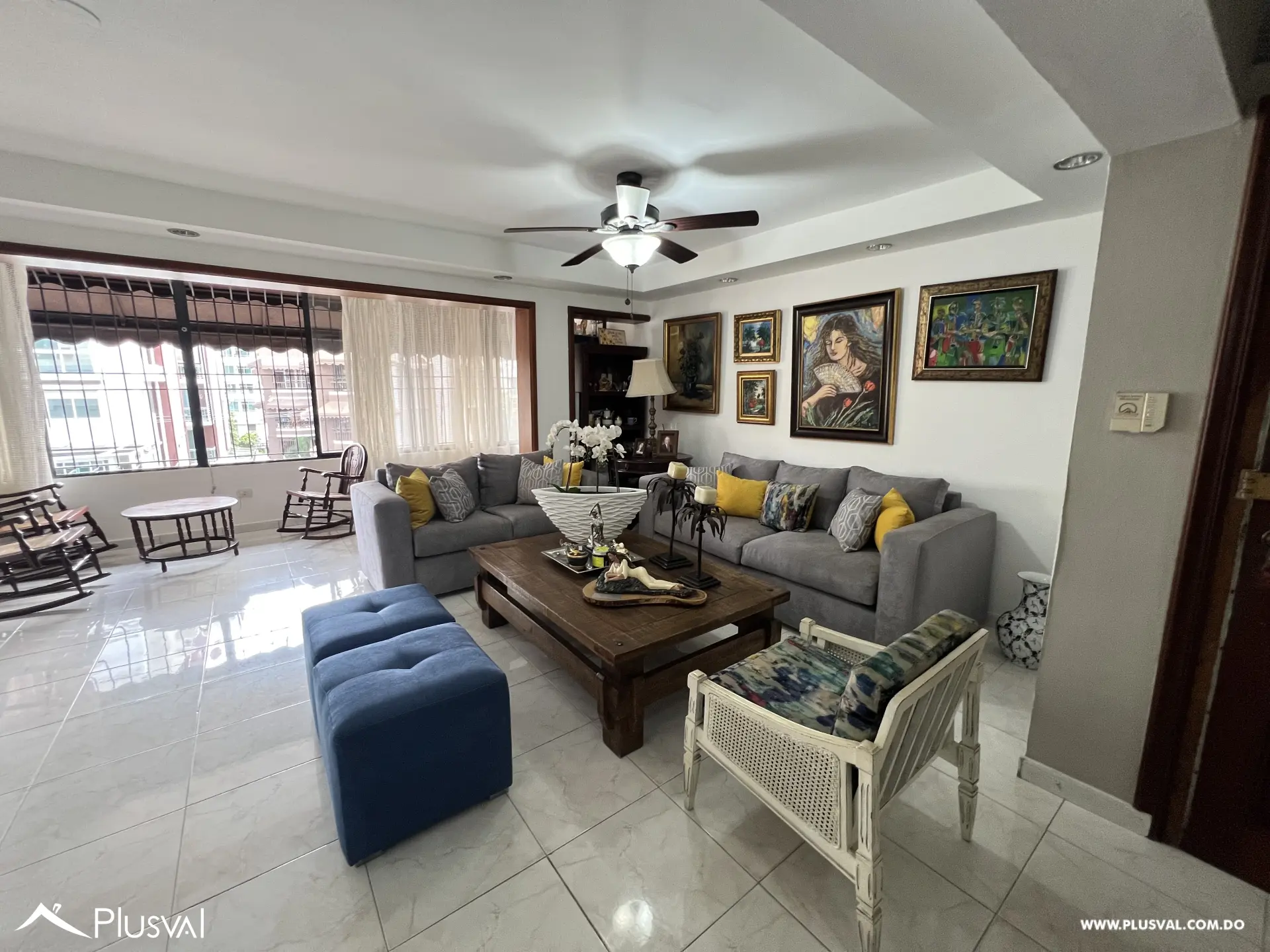 Espacioso apartamento clásico con terraza privada y vista panorámica 494963