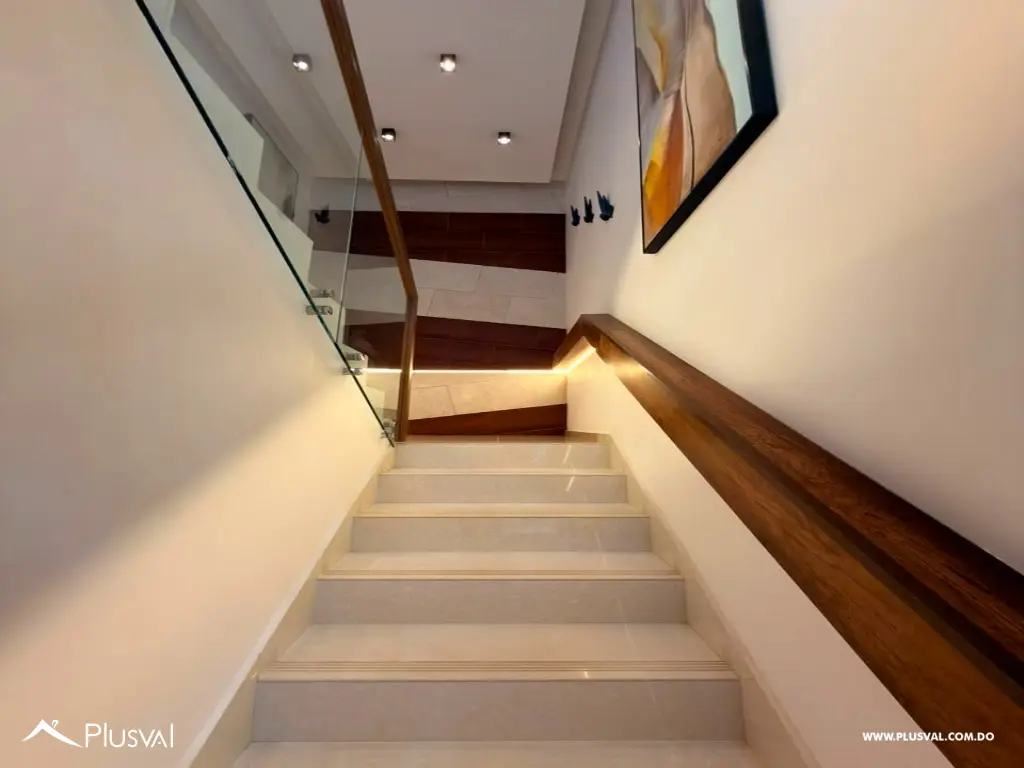 San Isidro - Venta casa de 2 niveles con amplios espacios y patio 529820