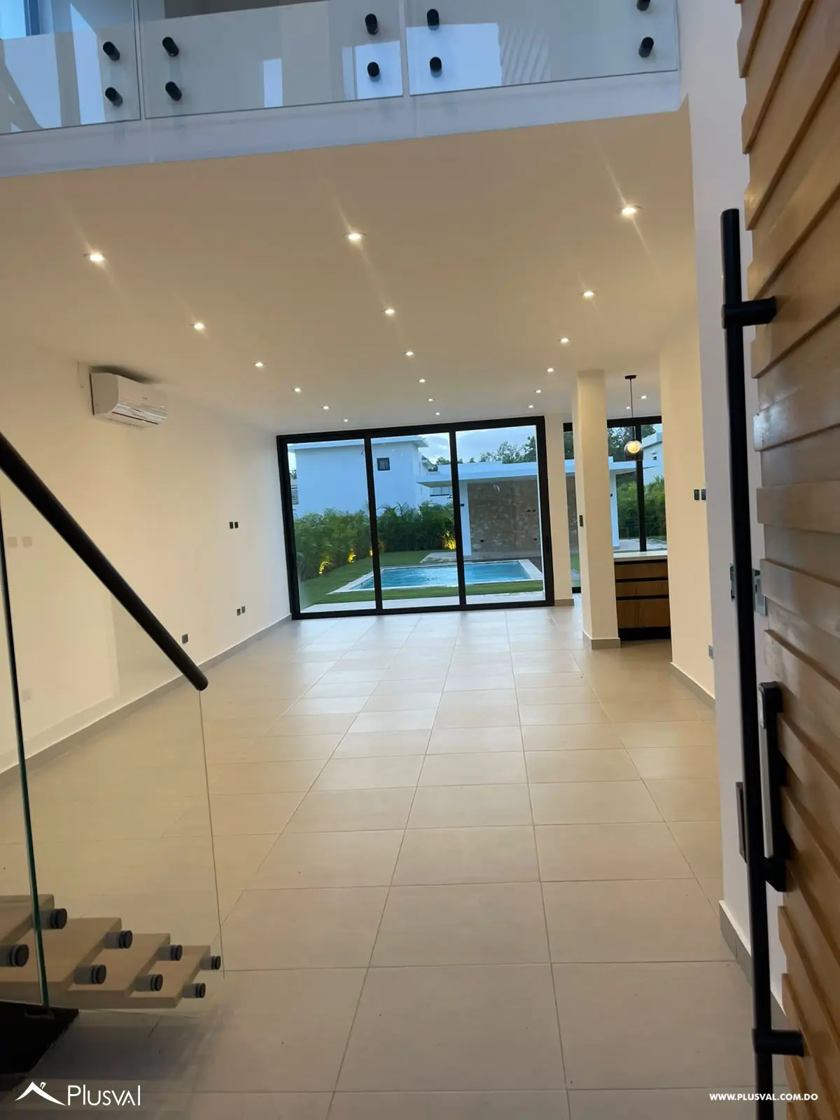 Villa moderna con Piscina Privada , terraza techada y jardín tropical 522006