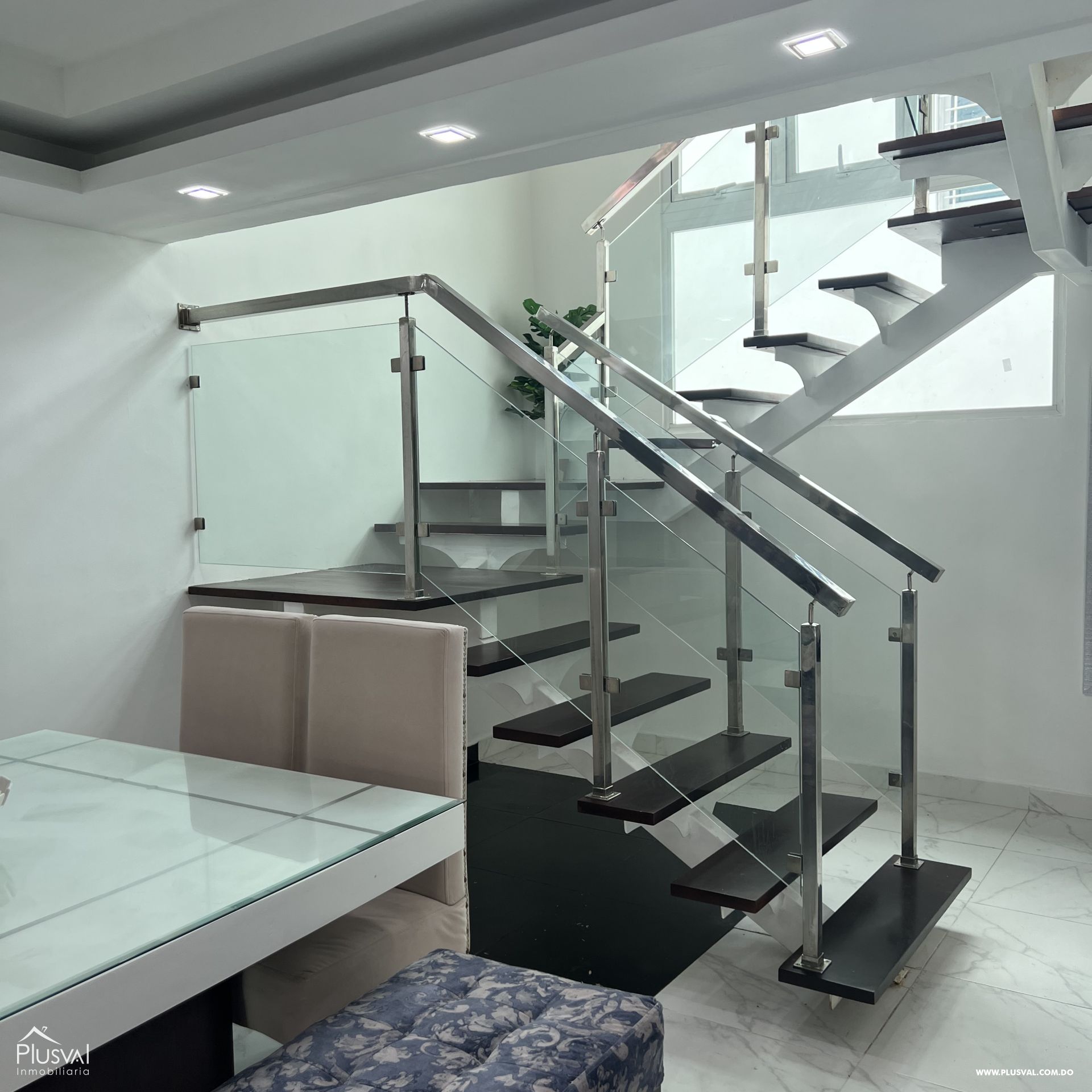 Amplio penthouse en venta en zona privilegiada de Santiago. 246025
