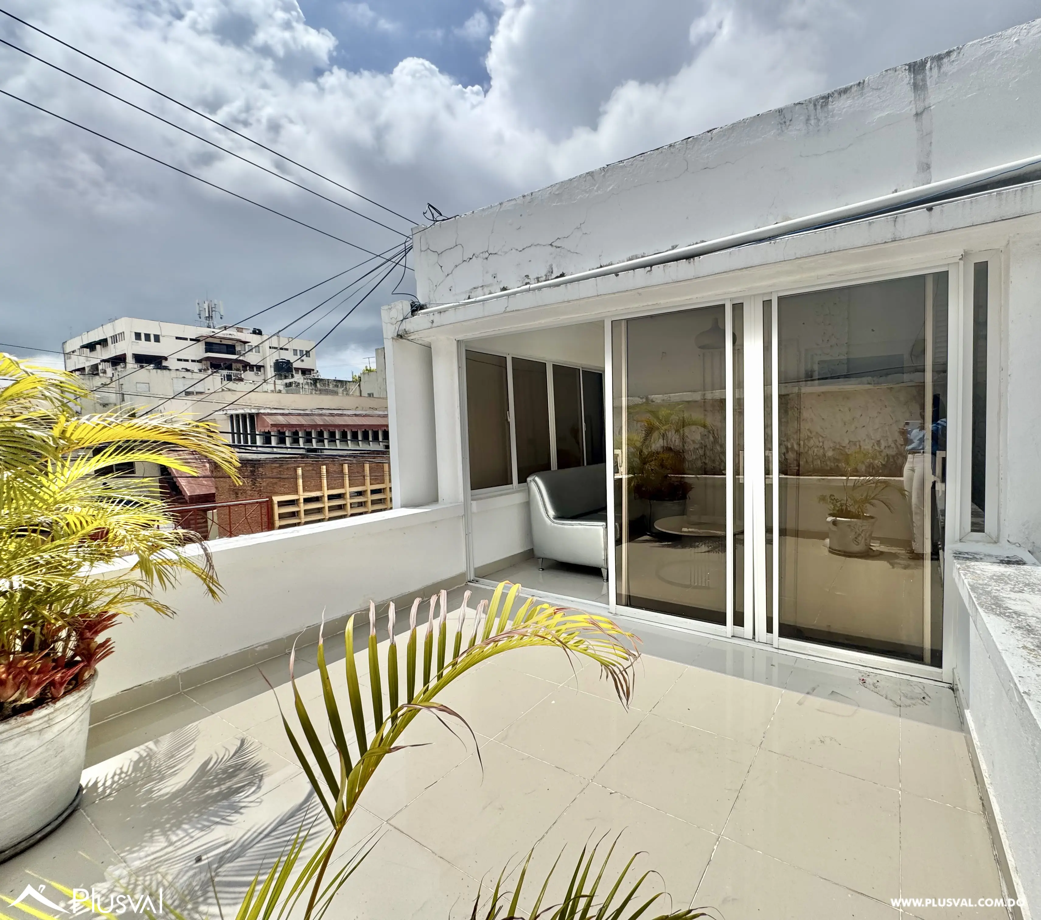 Alquilo Excelente Local en 2do Nivel en Gazcue 507804