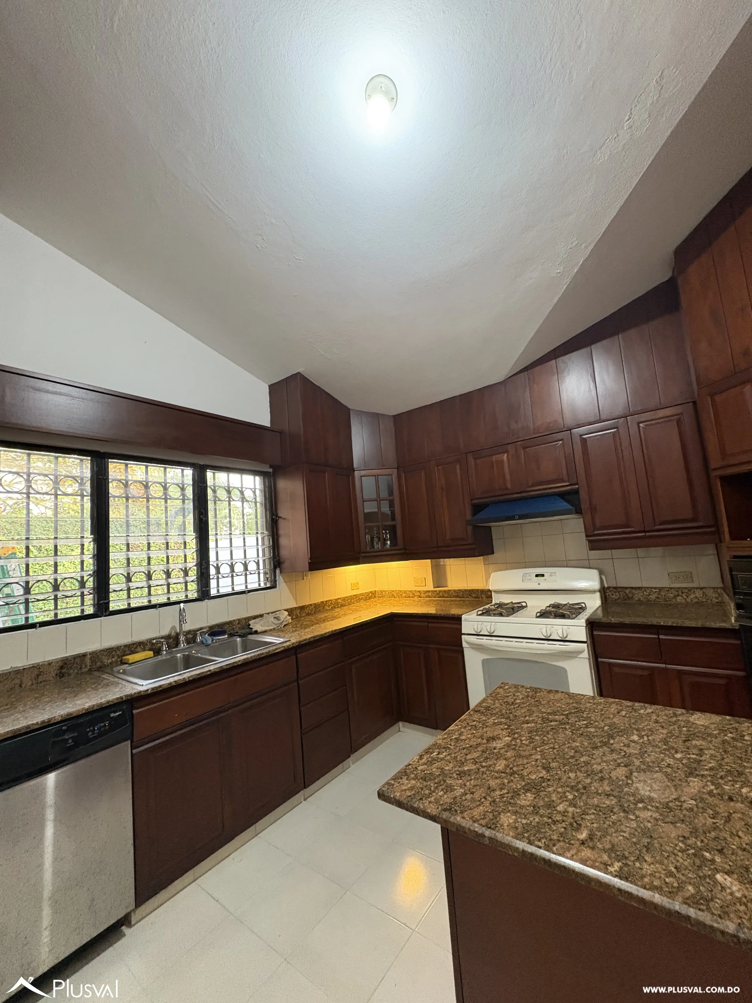 Casa en venta en Altos de Arroyo Hondo III con piscina y hermosa vista. 467012