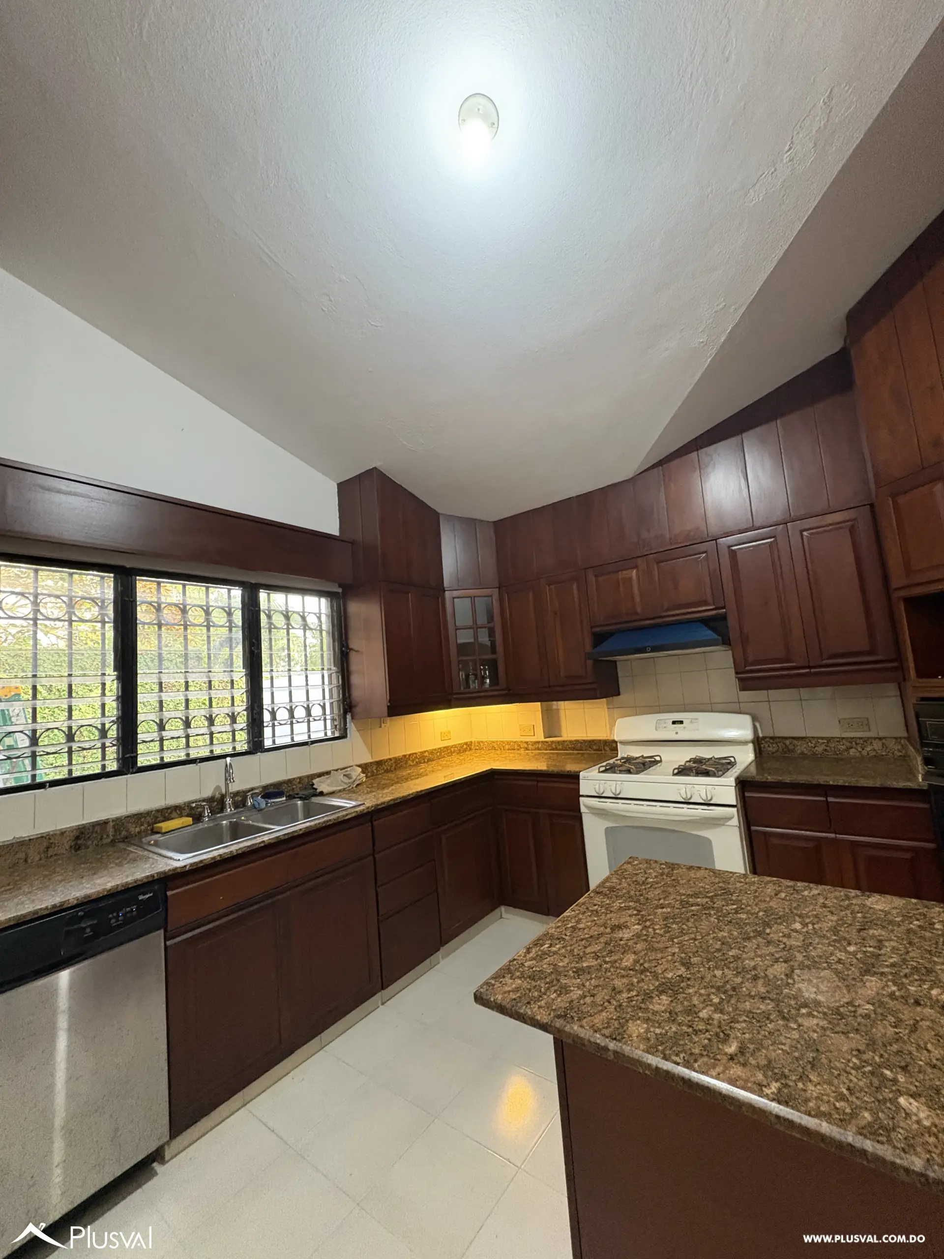 Casa en venta en Altos de Arroyo Hondo III con piscina y hermosa vista. 467012
