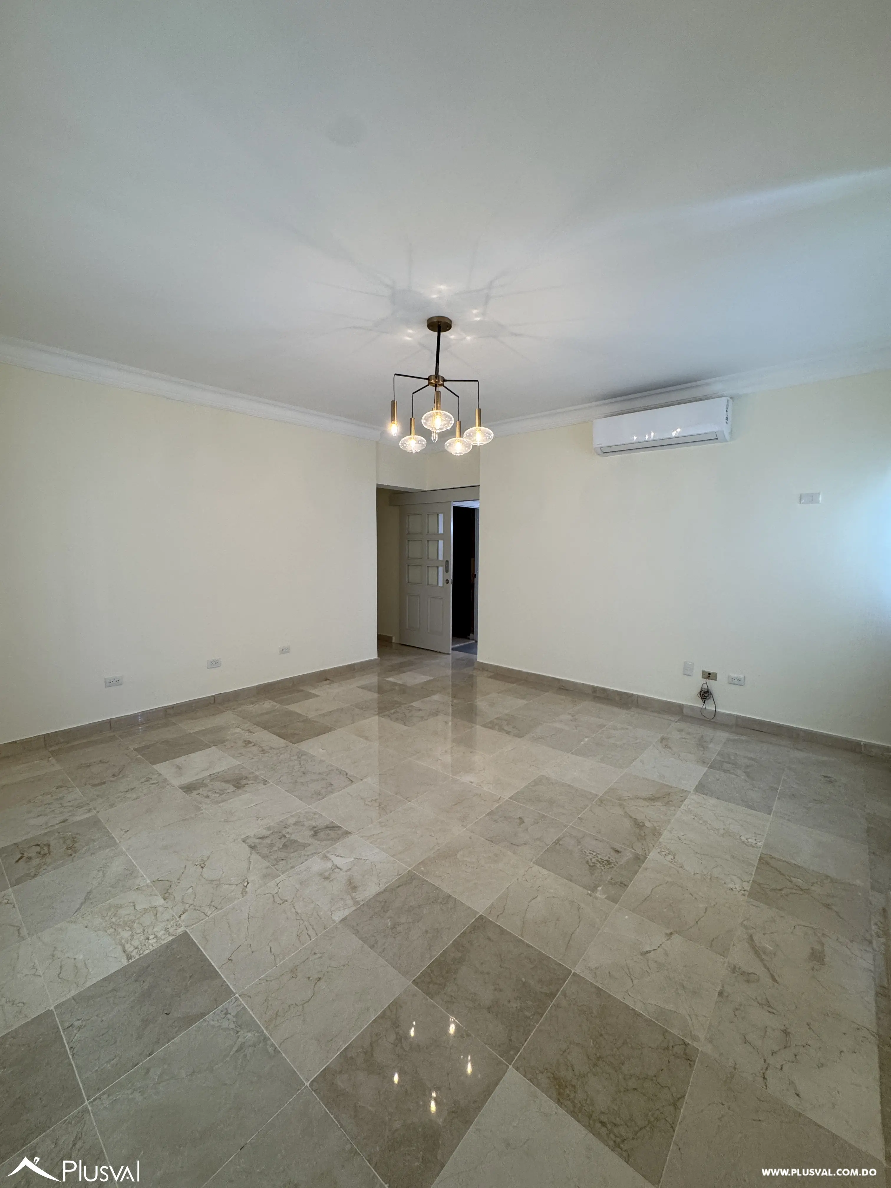 Apartamento en alquiler en Piantini de 3 habitaciones mas estudio 452309