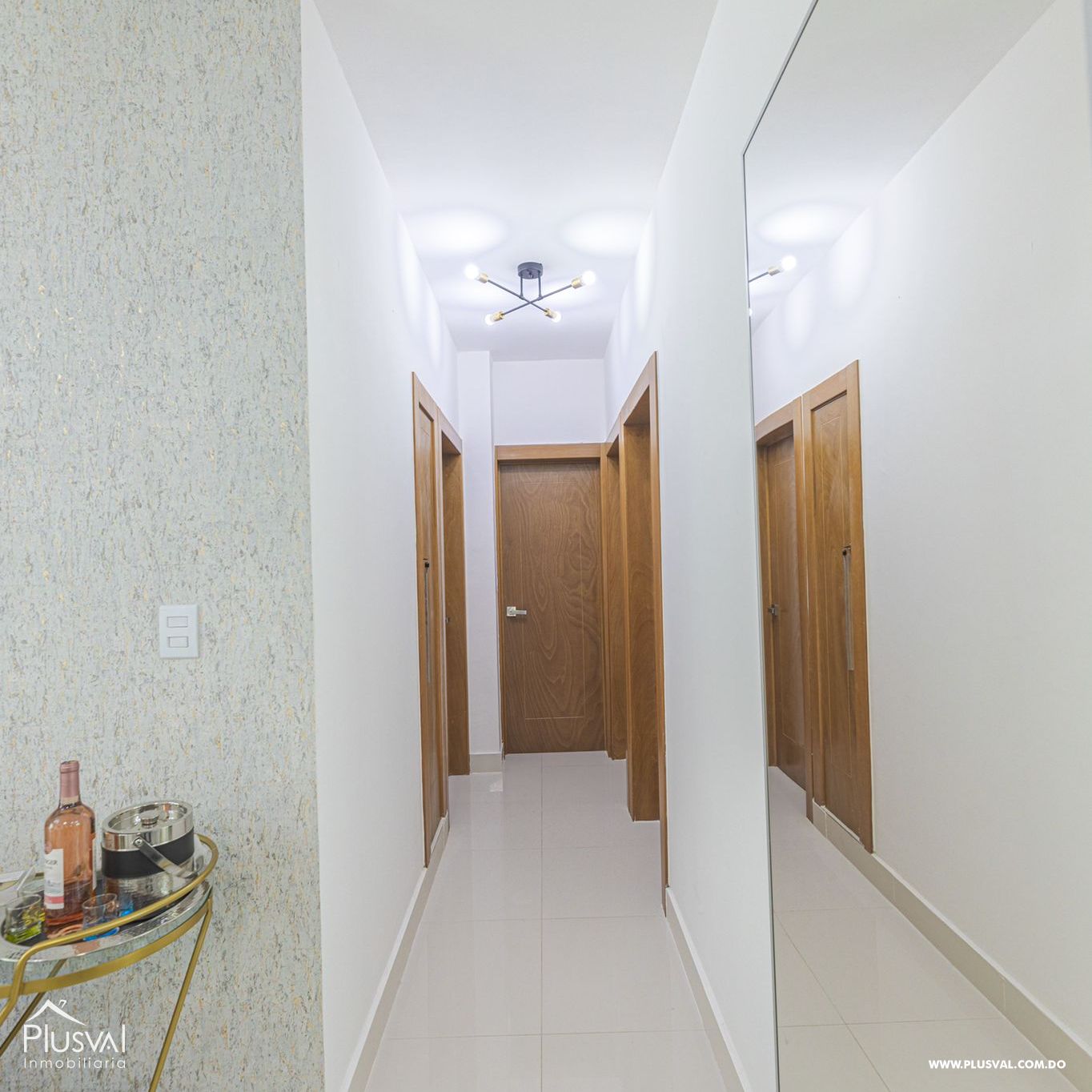 Exclusivo Apartamento Amueblado de 3 Habitaciones 245004