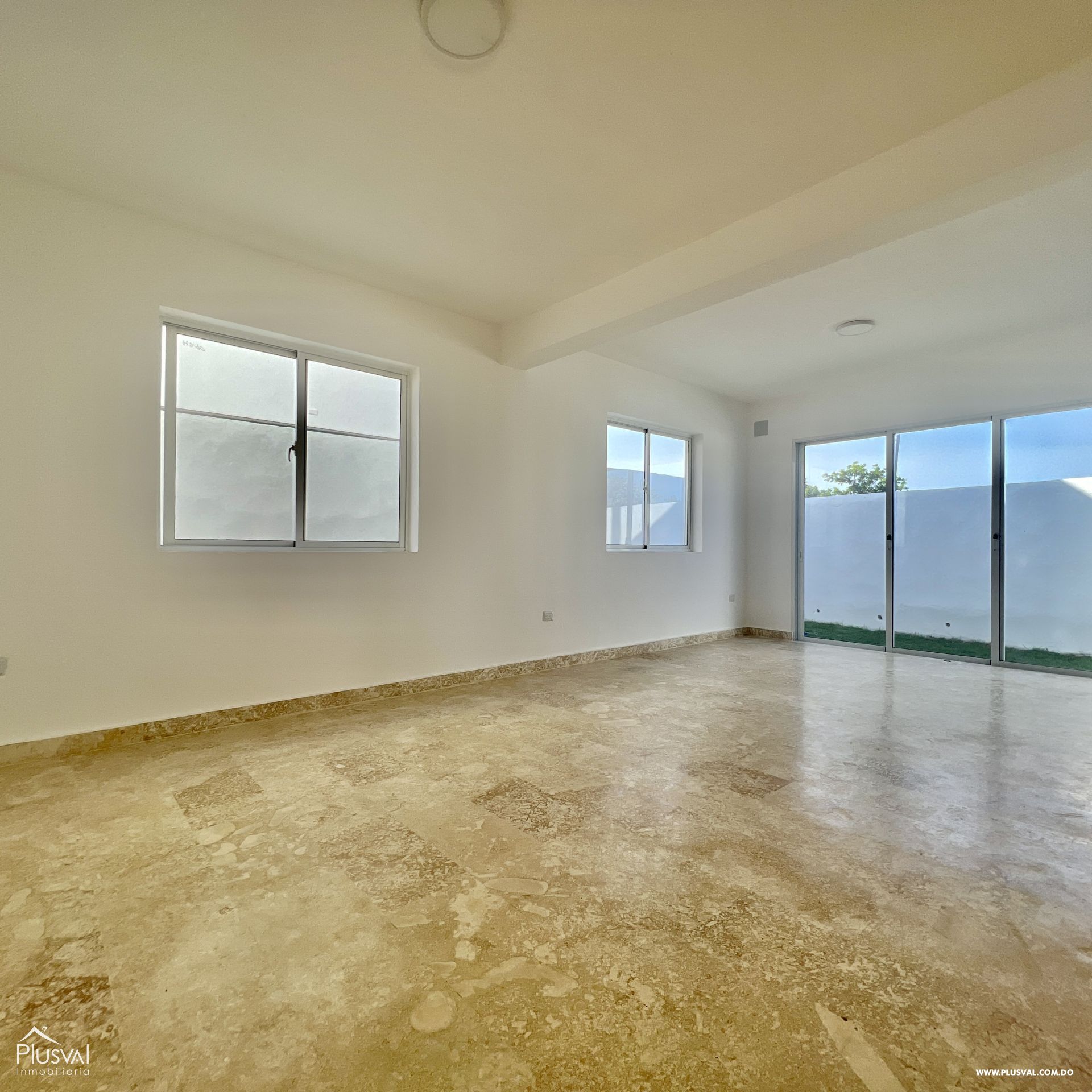 Casas en Venta en Puerto Plata con Dos Terrazas y Patio 306102
