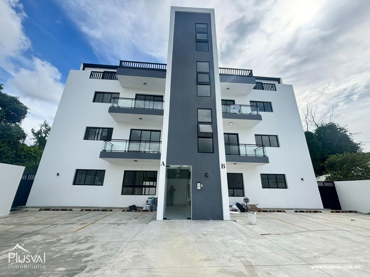 Apartamento en Alquiler Primer Nivel  Residencial Privado con Patio 463725