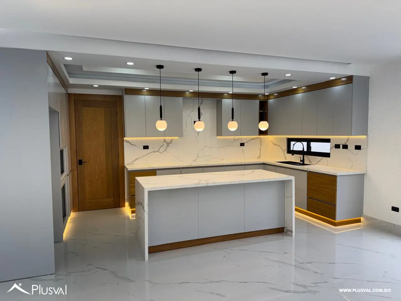 Proyecto de Casas de Dos Niveles en Exclusiva Zona de Santiago 532405