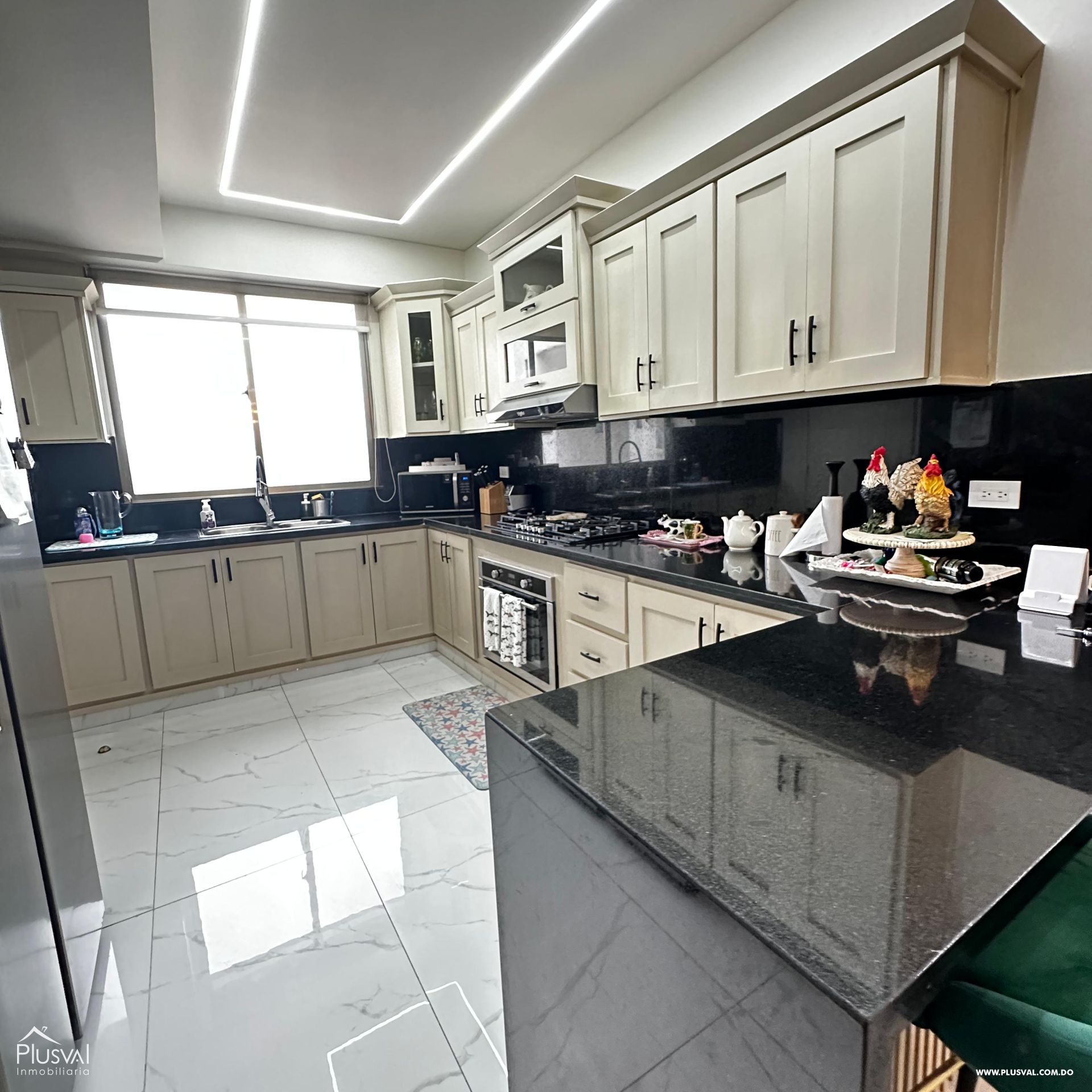 Vendo amueblado amplio y elegante penthouse en Alma Rosa I 393250