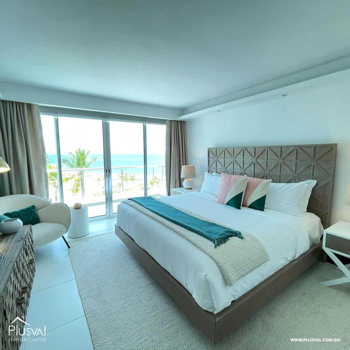 Exclusivo Penthouse de 2 niveles en Proyecto Cerrado Frente al Mar. 230403