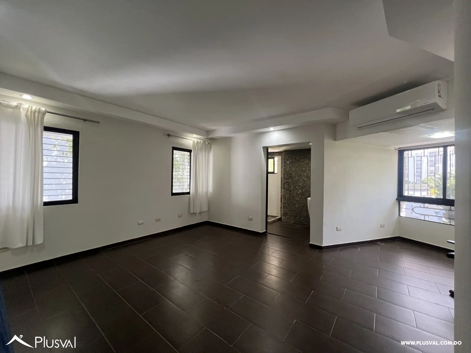 Amplio apartamento en venta en Piantini 488500