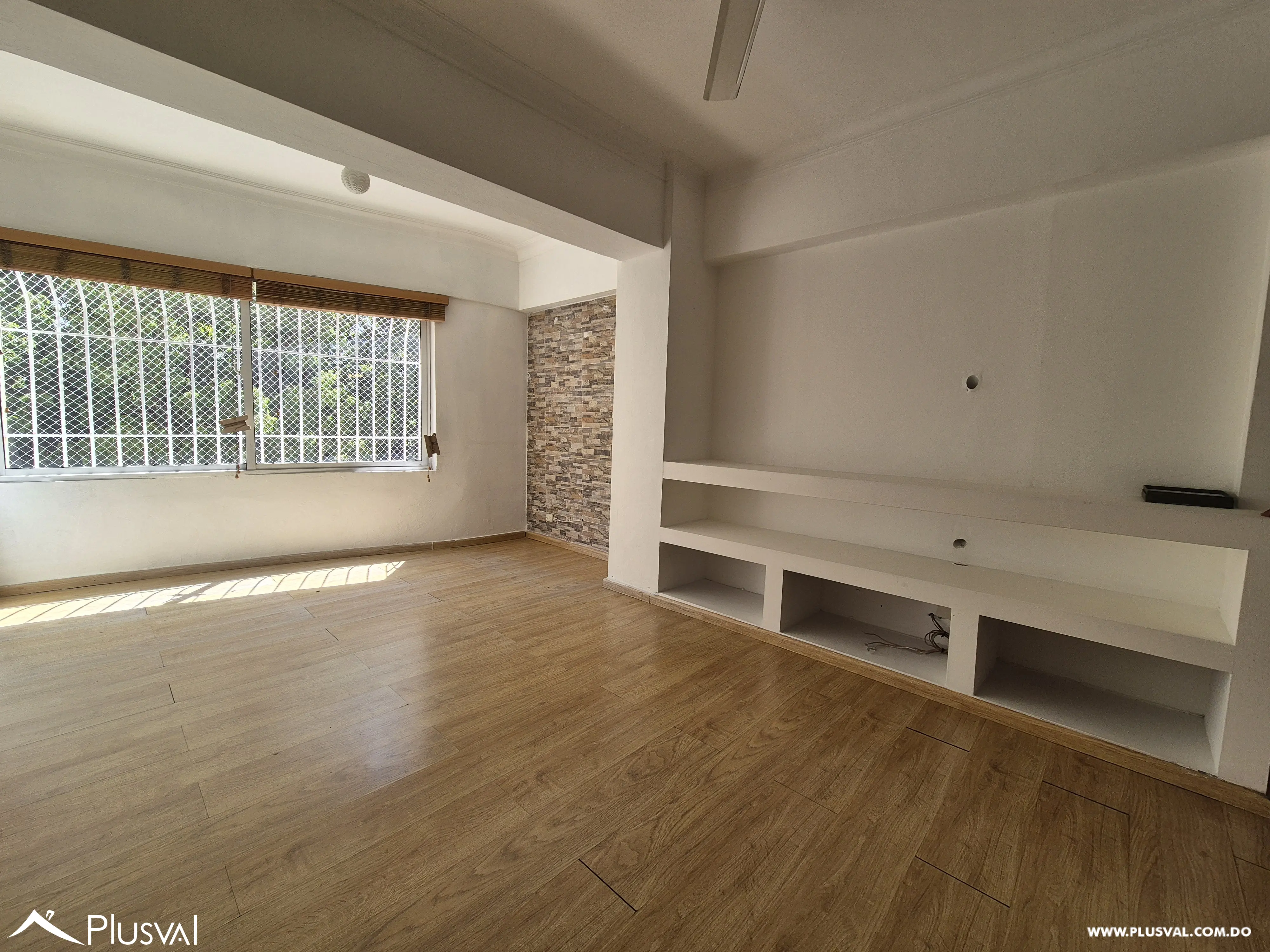 Apartamento con estudio en alquiler en Gazcue 466844