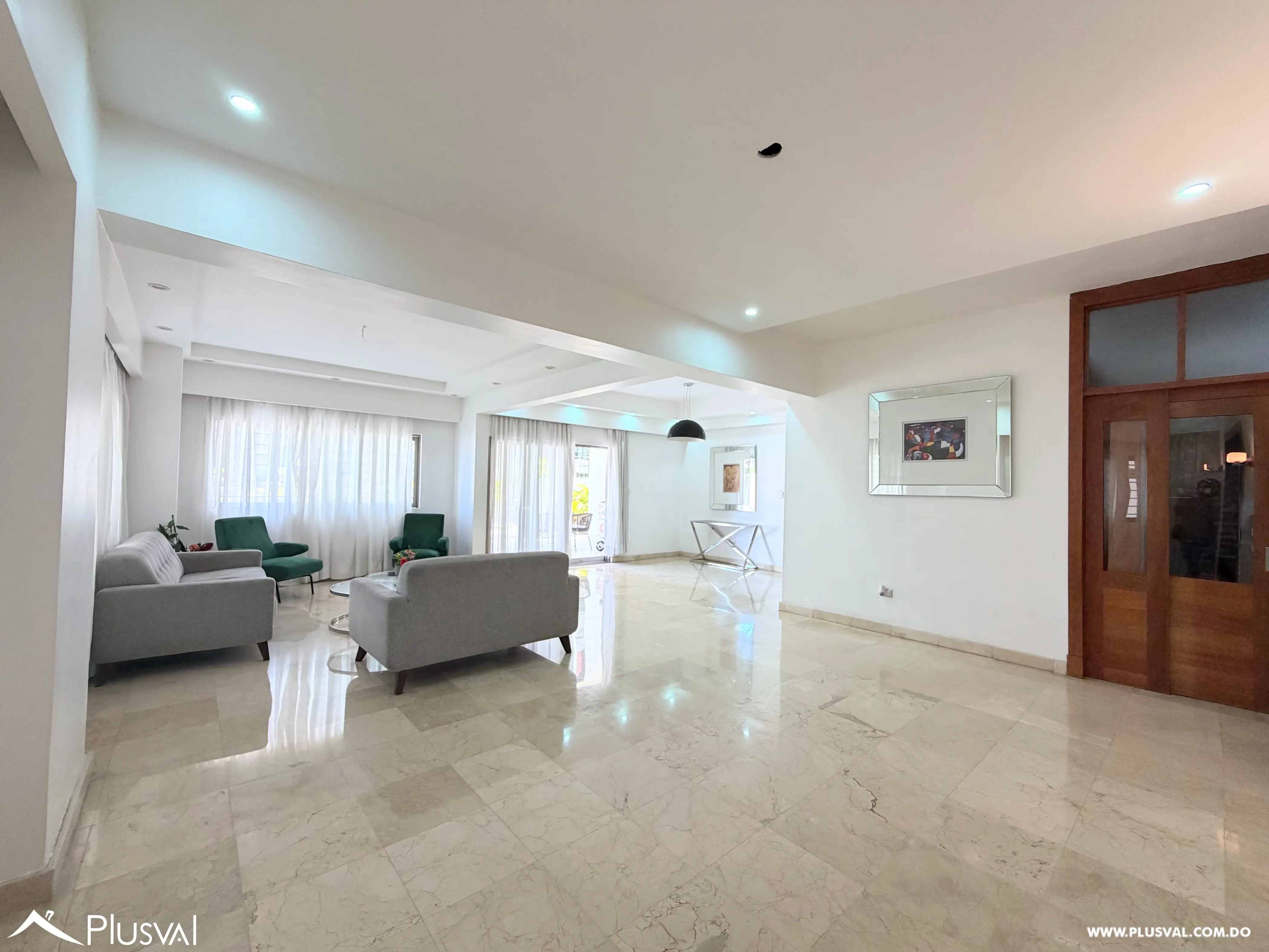 Se vende amplio apartamento de 4 habitaciones en Naco. 536776