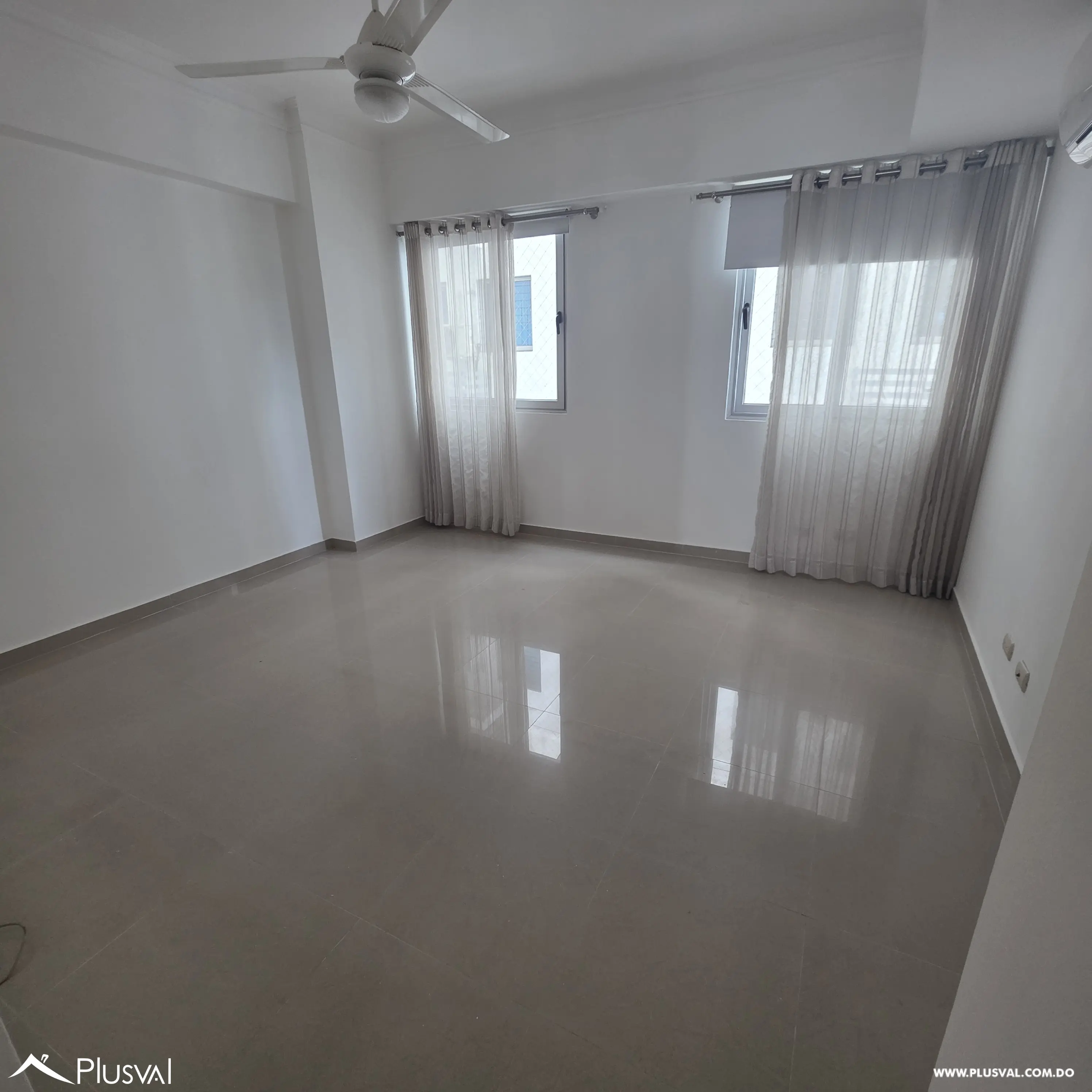 Se alquila apartamento en PIANTINI con 3 aires acondicionado 479516