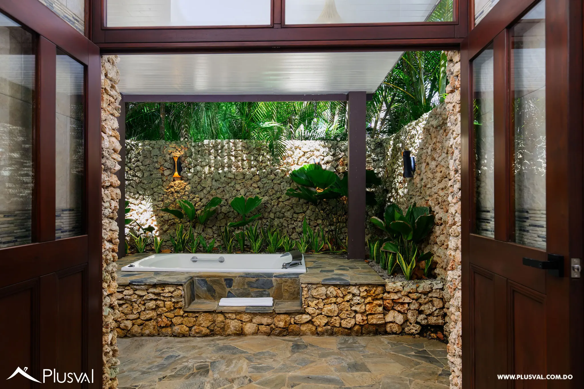 Preciosa Villa en venta. primera línea de playa en Cabrera 476760