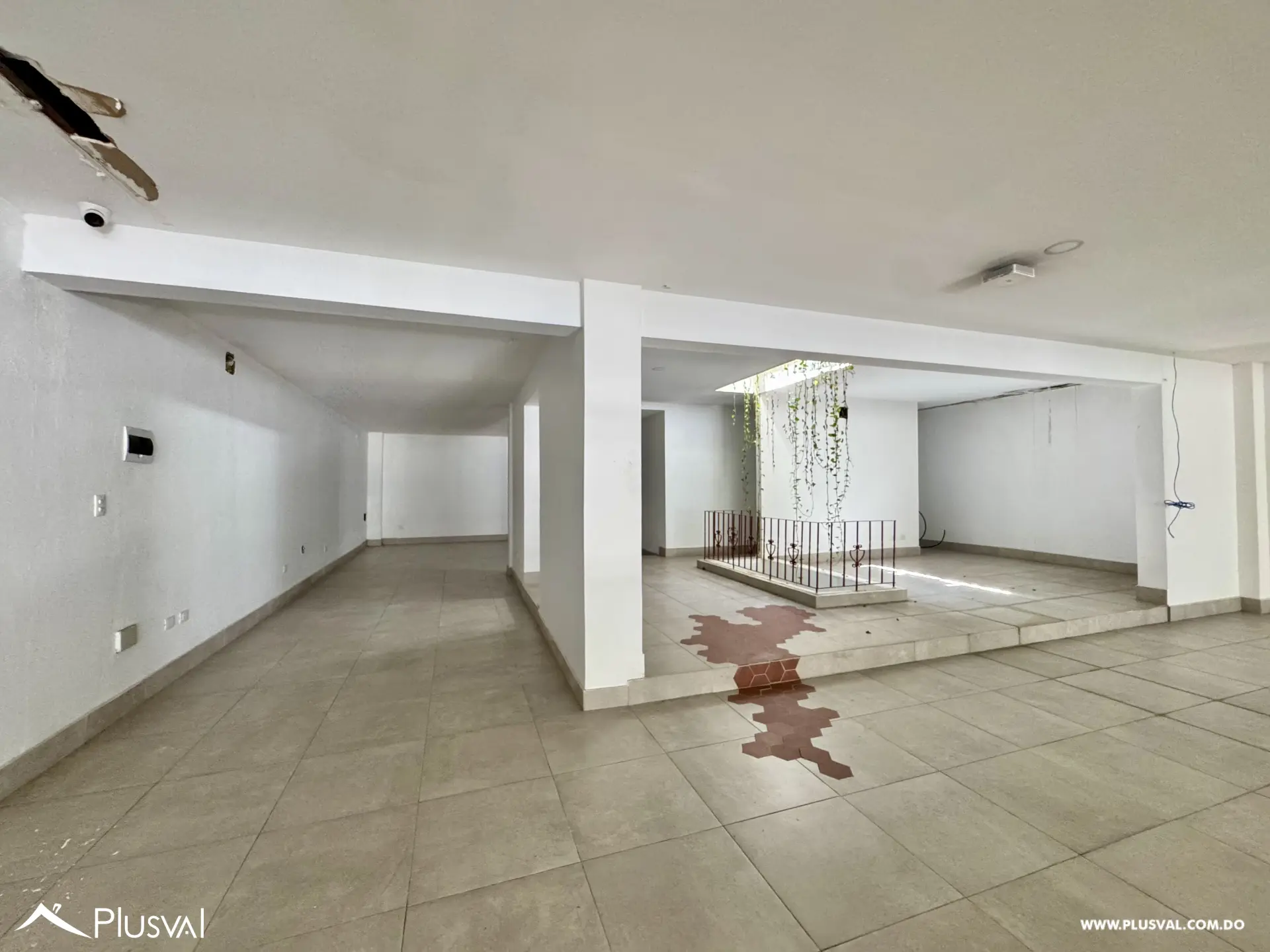 Alquilo Excelente Local Comercial - 2do Nivel en la Calle El Conde 504847
