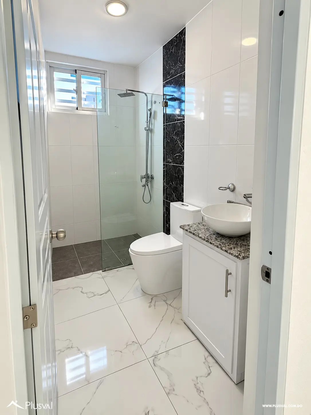 Edificio de Tres Niveles y Diez Apartamentos  de 225.26 MT2 530148