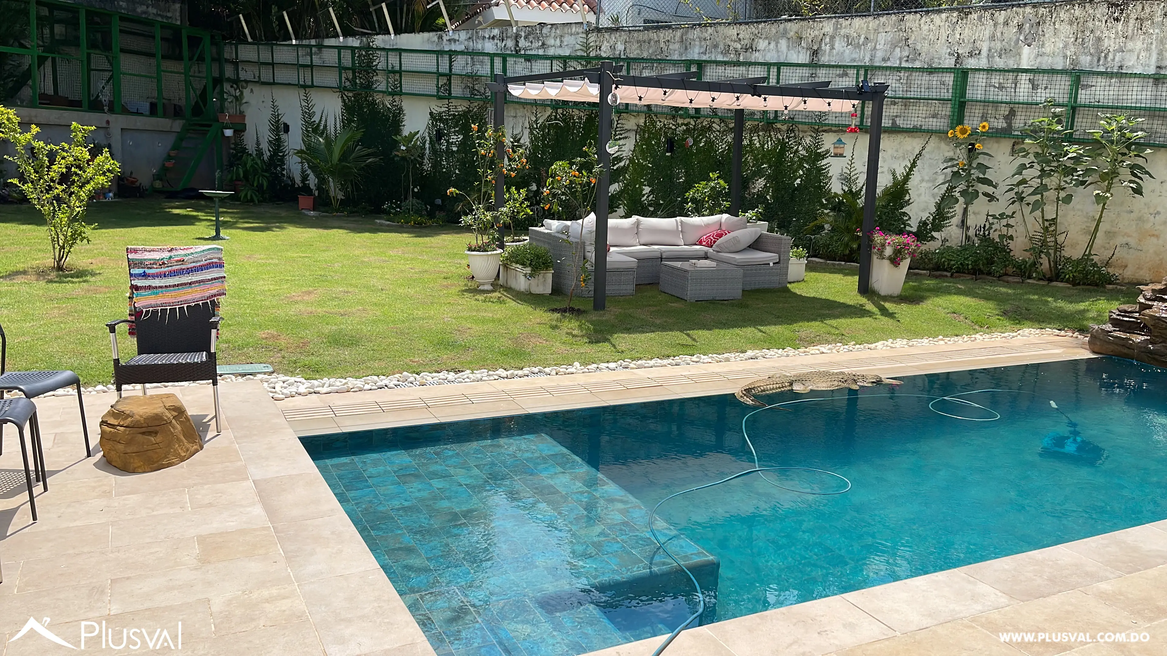 Casa Inteligente con Paneles Solares, Tesla Powerwall y Piscina en Las Praderas 488002