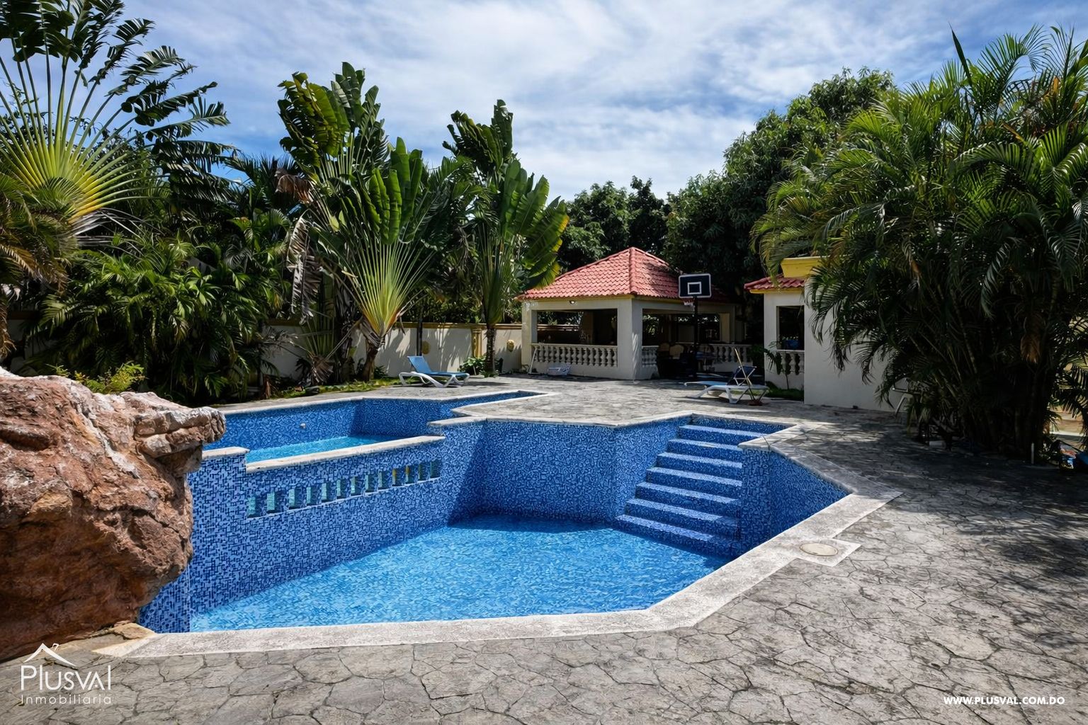 Casa de amplia con Piscina a 3 Minutos del Próximo City Center 498903