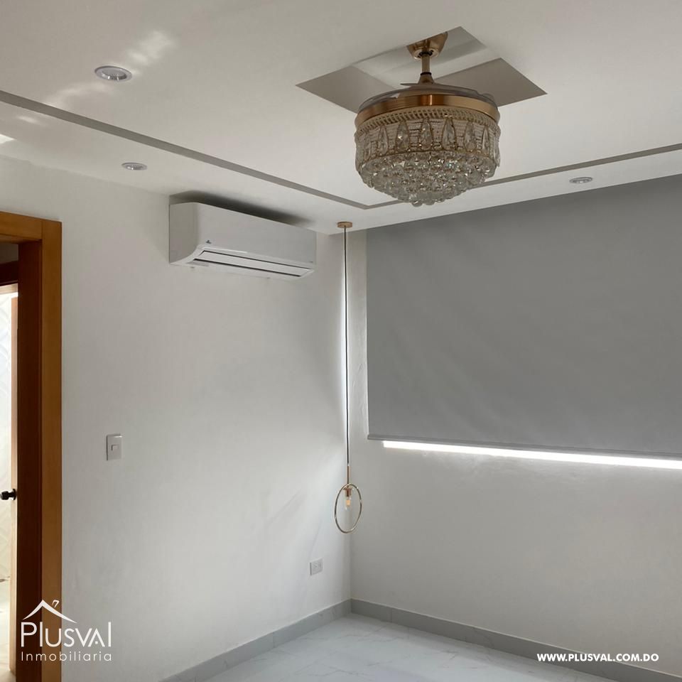 Casa Moderna de Dos Niveles en Complejo Cerrado con Diseño Funcional y Patio 483961