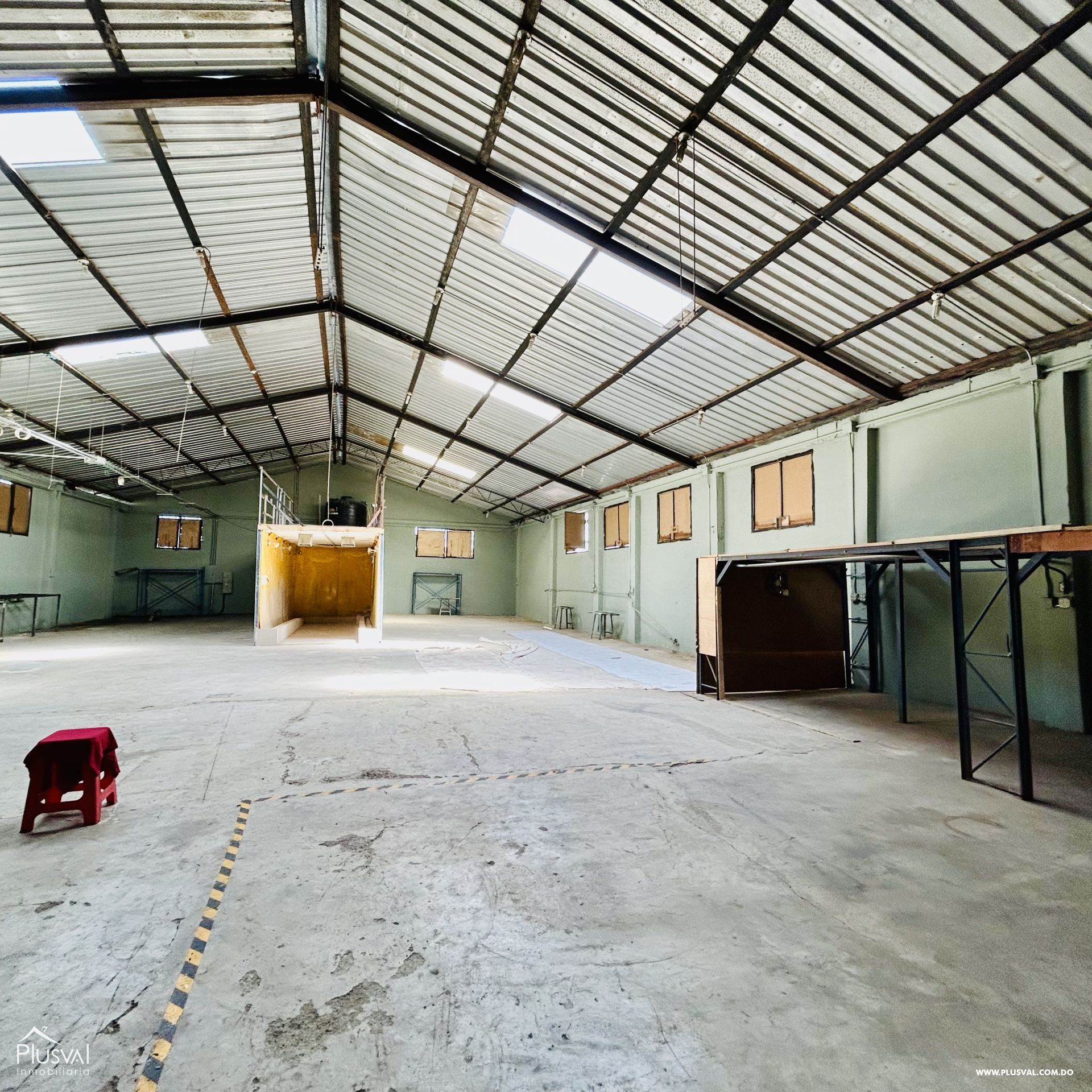Local Showroom con Nave Comercial en Alquiler 433656