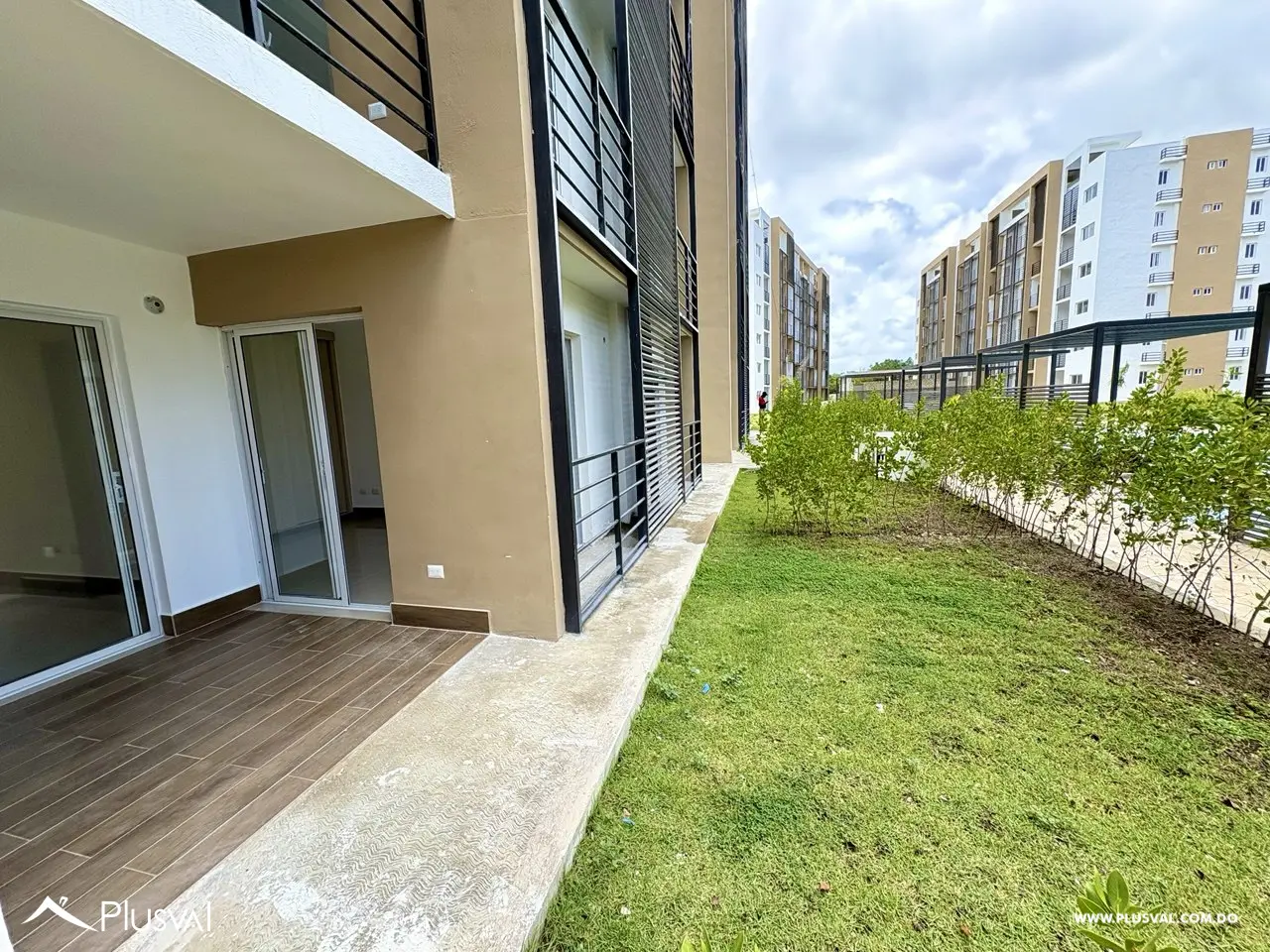 Apartamento en alquiler – Primer nivel con patio y acceso directo a la piscina | Canas del Este, Bávaro 462523