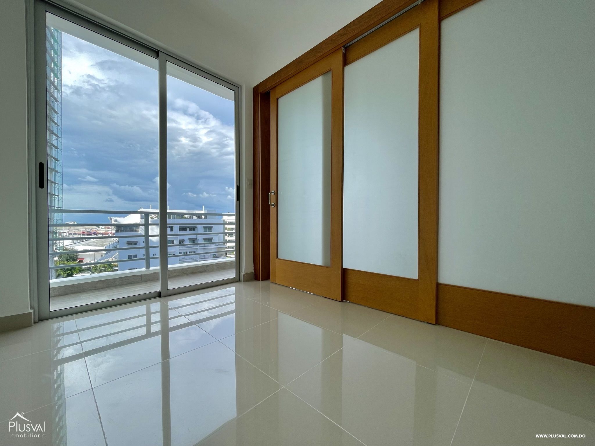 Alquiler Apartamento 2 Hab + Estudio, con Area Social y 2 parqueos + Locker en Serralles 235915