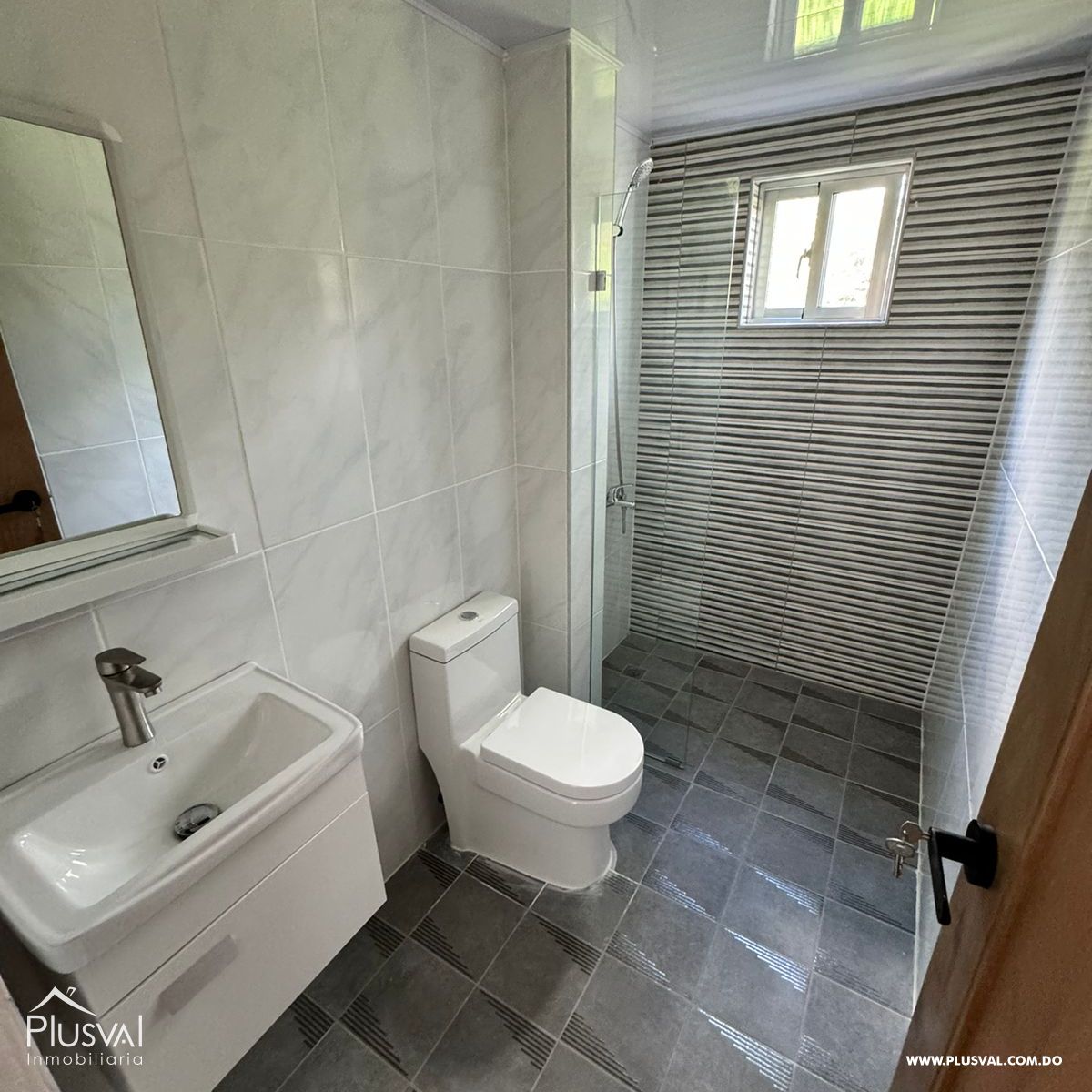 Excepcional Apartamento en exclusivo sector y privado con la privacidad y un encantador patio en el Segundo nivel, Estilo terraza en Santiago 340706