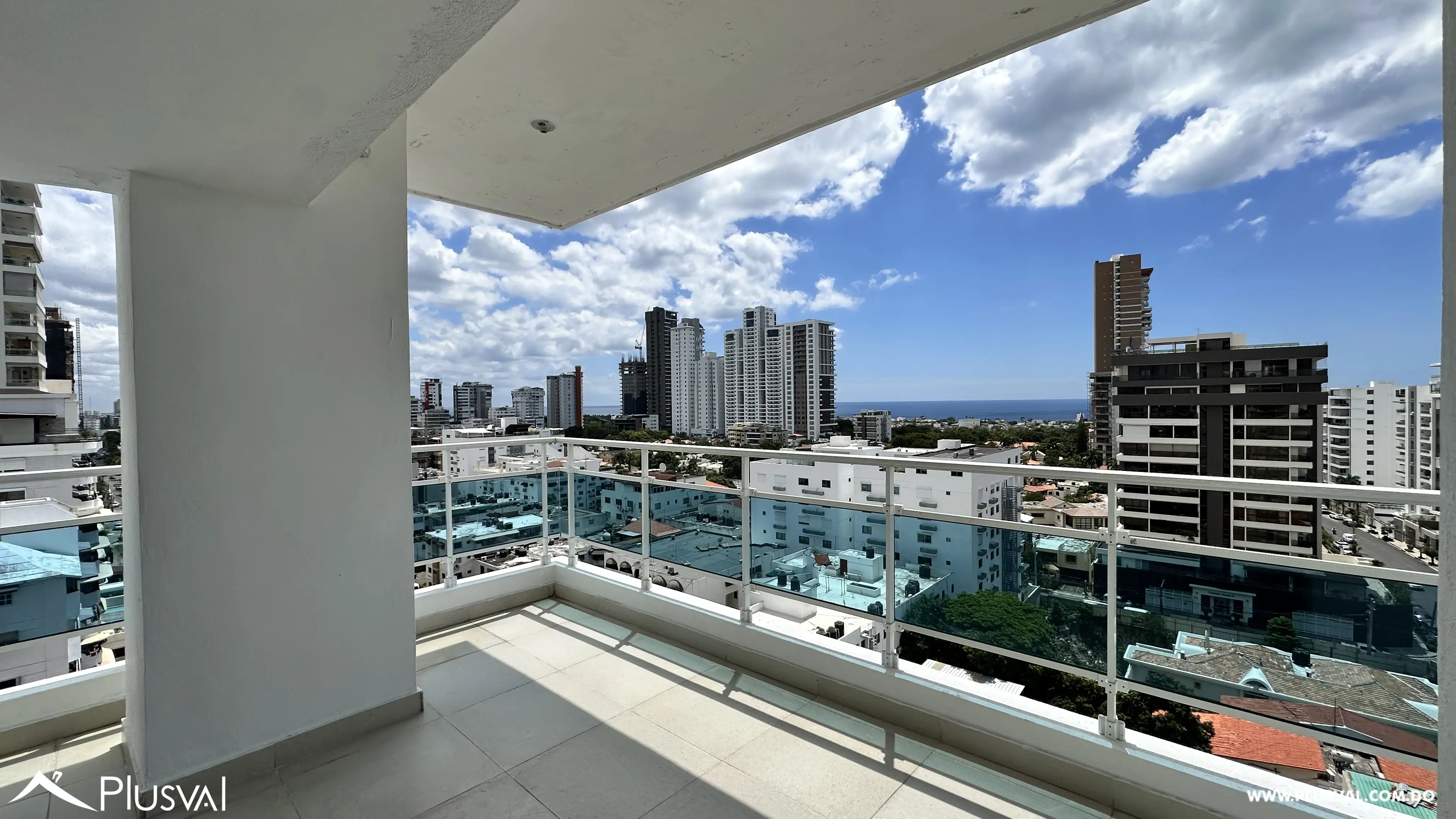 Apartamento en venta de 3 habitaciones con vista al mar en Avenida Enriquillo, piso alto y 3 parqueos 499597