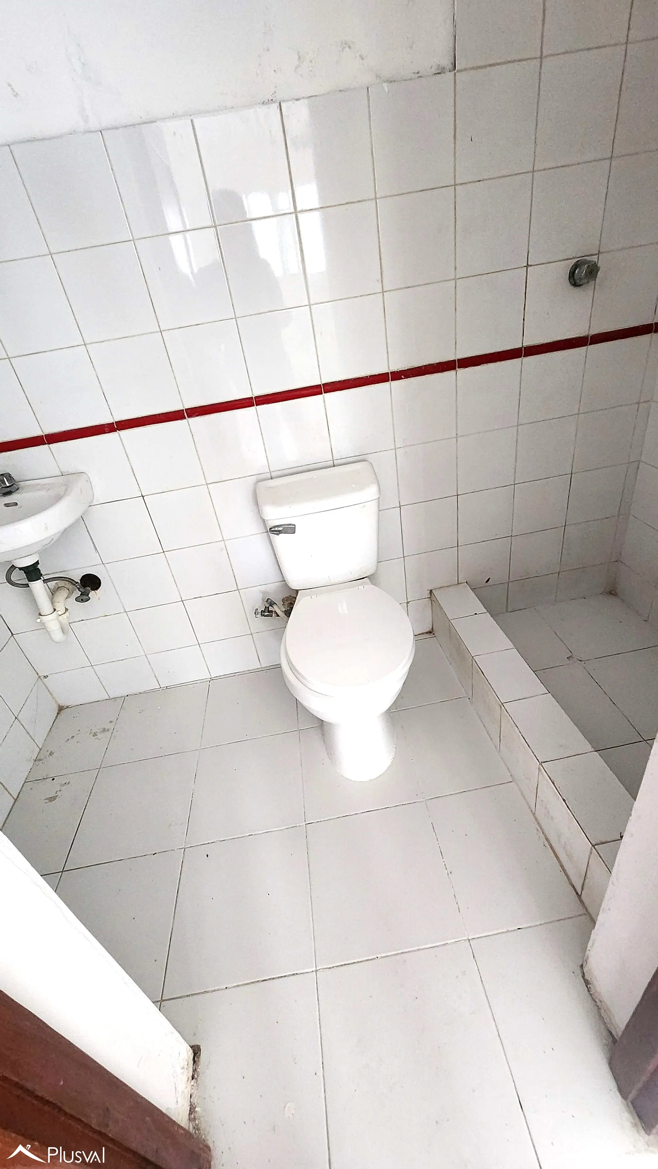 Se alquila casa para fines comerciales. 502716