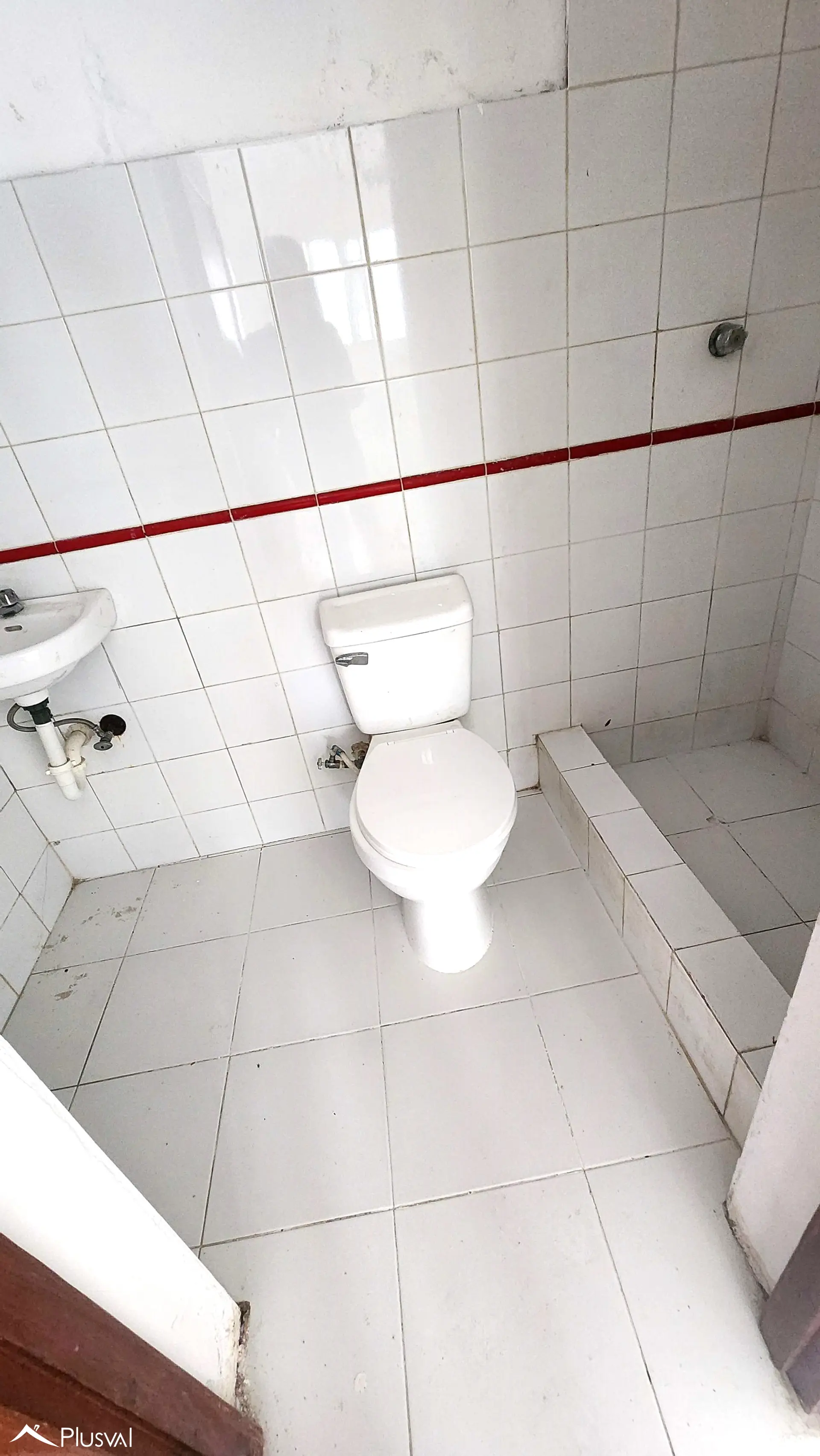 Se alquila casa para fines comerciales. 502716