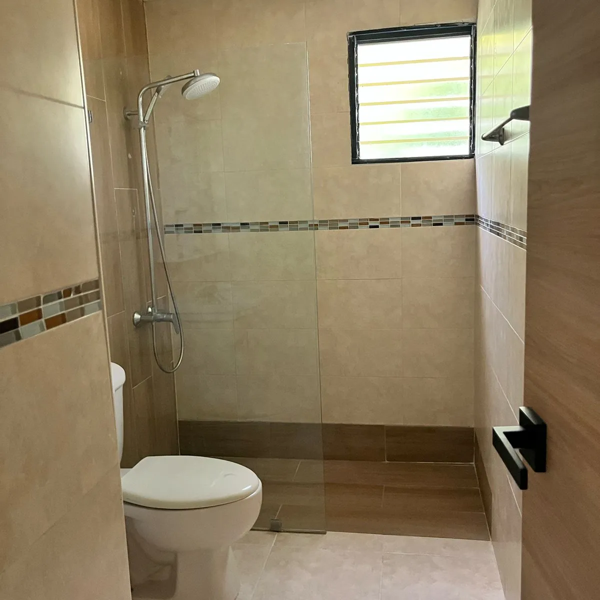 Apartamento en venta en Las Palmas de Alma Rosa, Santo Domingo Este – 3 habitaciones, 1 parqueo y seguridad 24/7 423099