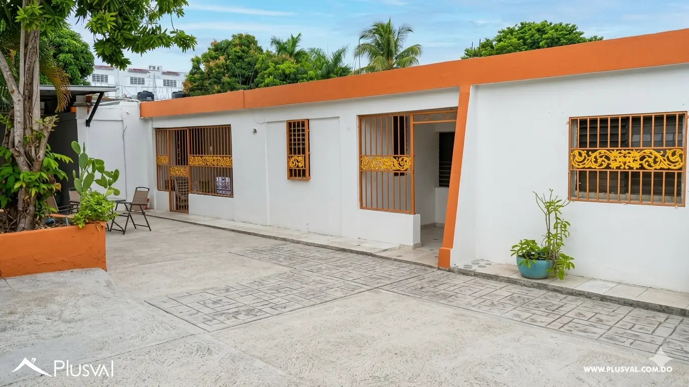 Casa con amplio terreno en Sol de Luz, ideal para uso comercial o desarrollo 499326