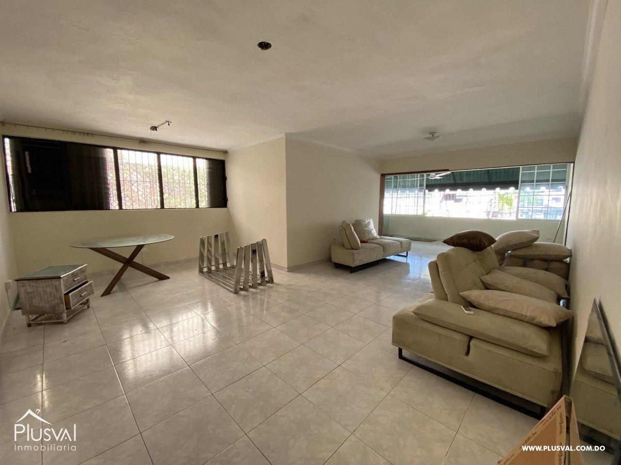 Local Comercial Amplio en Alquiler en Naco con Parqueos y Entrada Independiente 492069