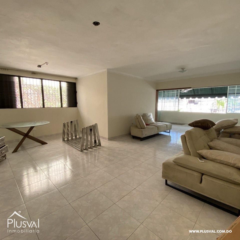 Local Comercial Amplio en Alquiler en Naco con Parqueos y Entrada Independiente 492069