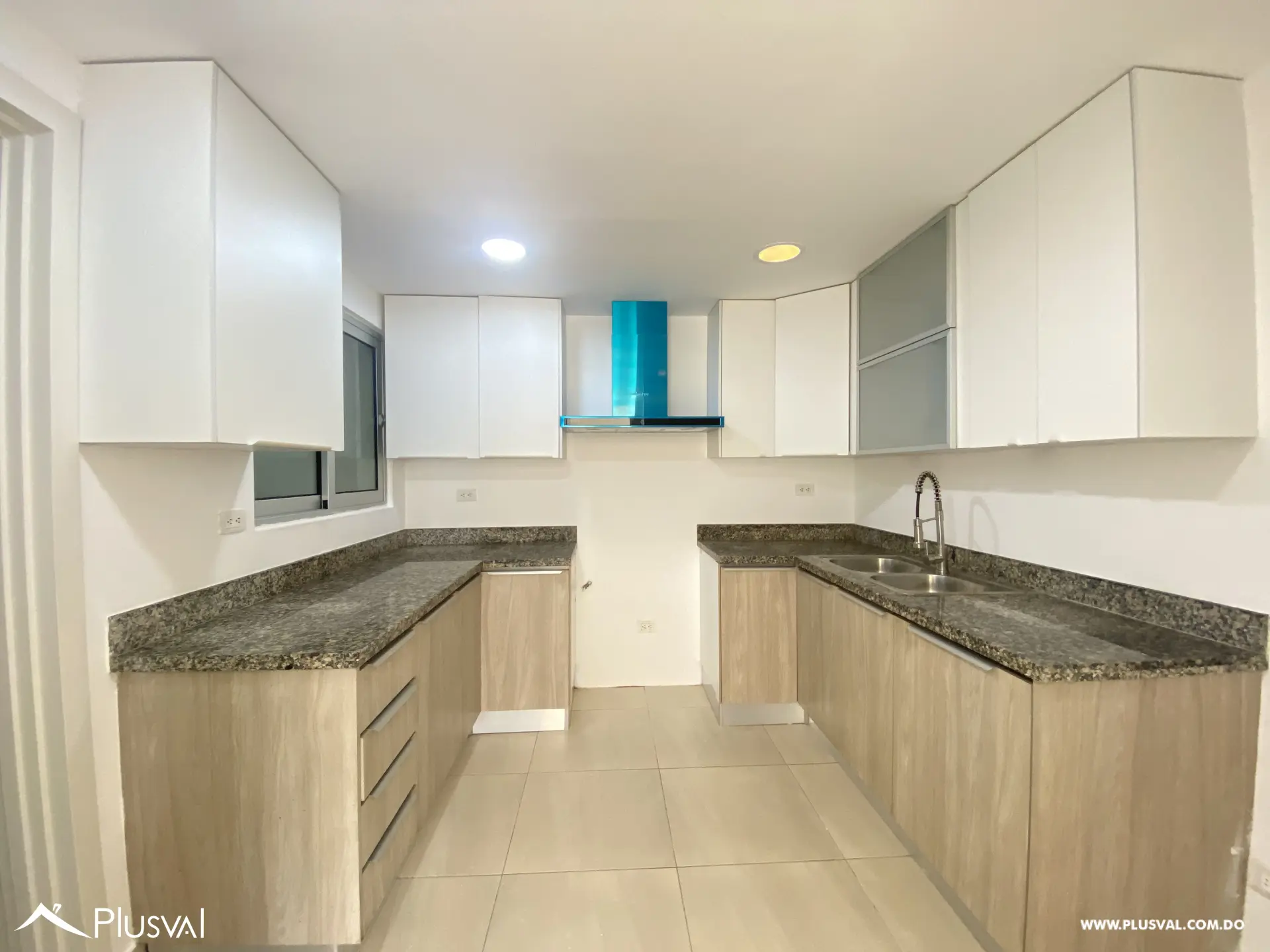 Alquilo Excelente y Amplio Apartamento en Zona Exclusiva en  La Esperilla 467482