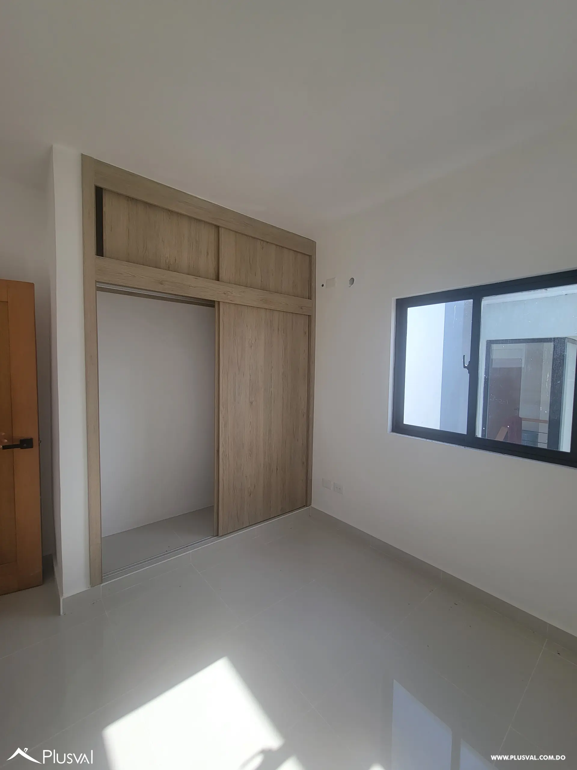 AMPLIA VILLA DE 3 HABITACIONES CON PISCINA Y PATIO EN SECTOR DEL DOWTOWN PUNTA CANA 499572