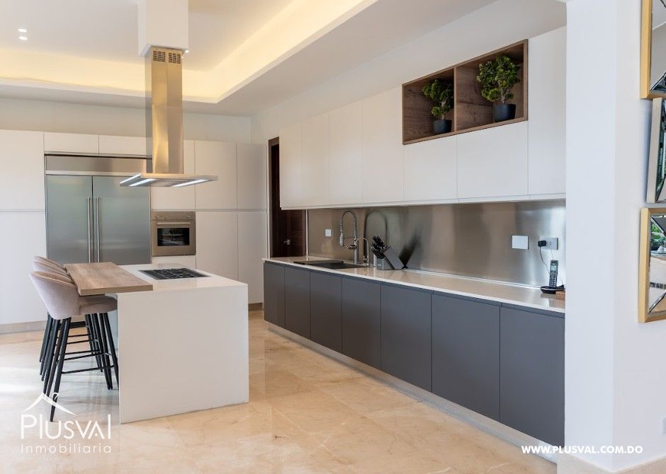 Elegante y Espaciosa Casa de Tres Niveles en Venta Ubicada en Cerros de Gurabo 495874