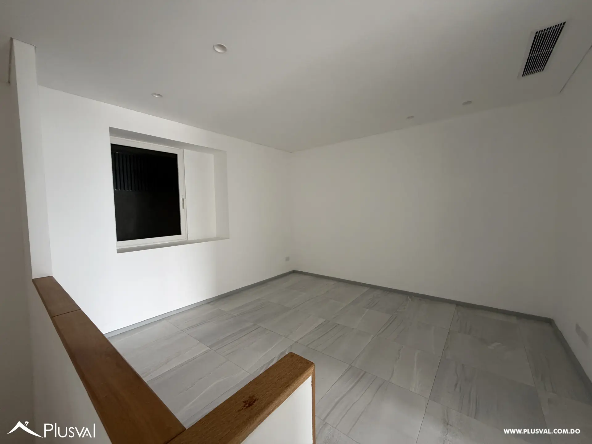 Alquiler de apto tipo loft, de 2 habitaciones en Evaristo Morales. 524874